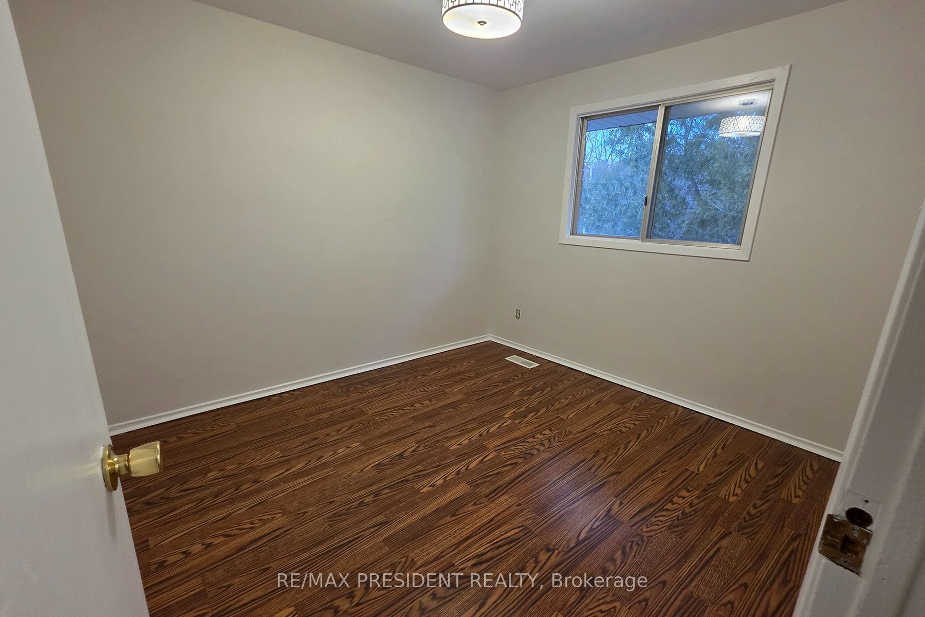 564 Brookhaven Crescent Property Photo 20