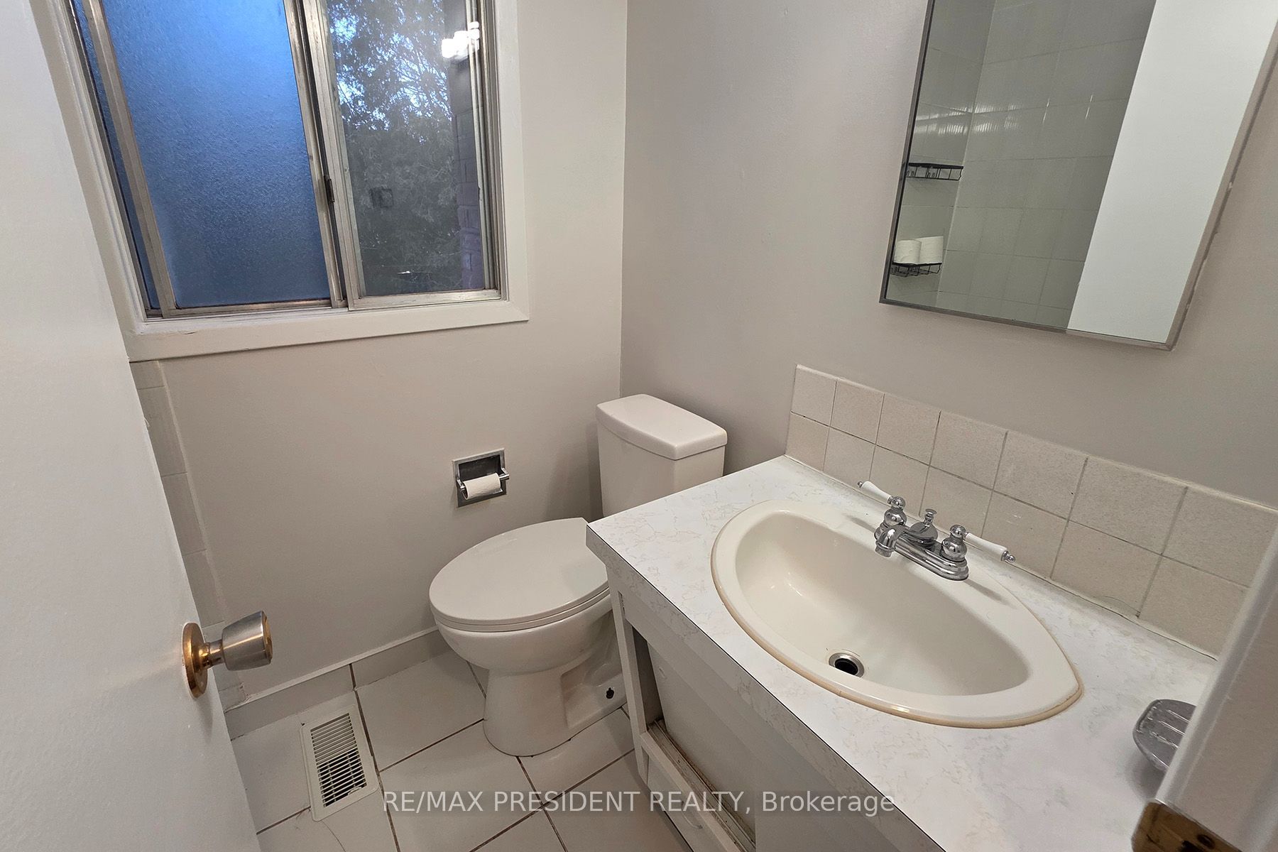 564 Brookhaven Crescent Property Photo 24