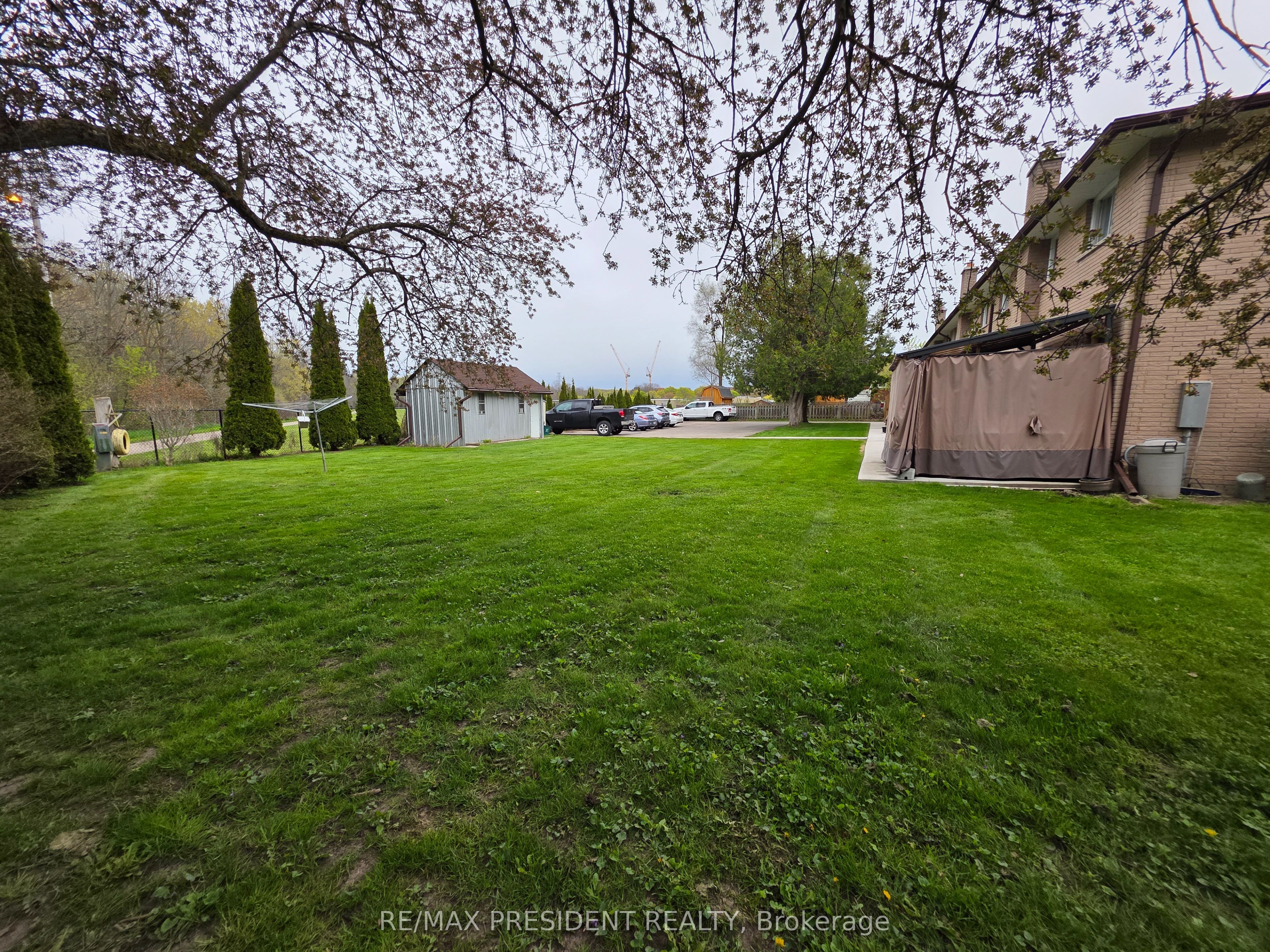 564 Brookhaven Crescent Property Photo 40