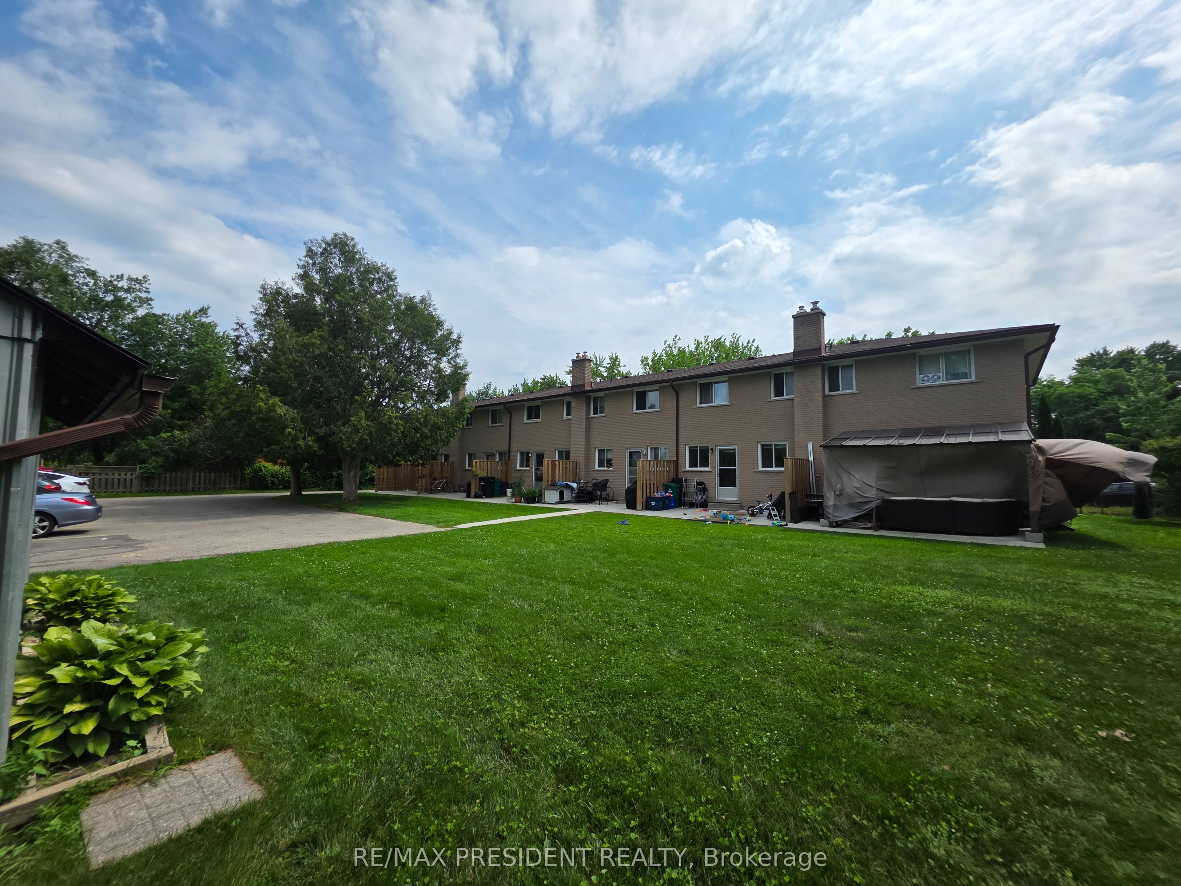 564 Brookhaven Crescent Property Photo 46