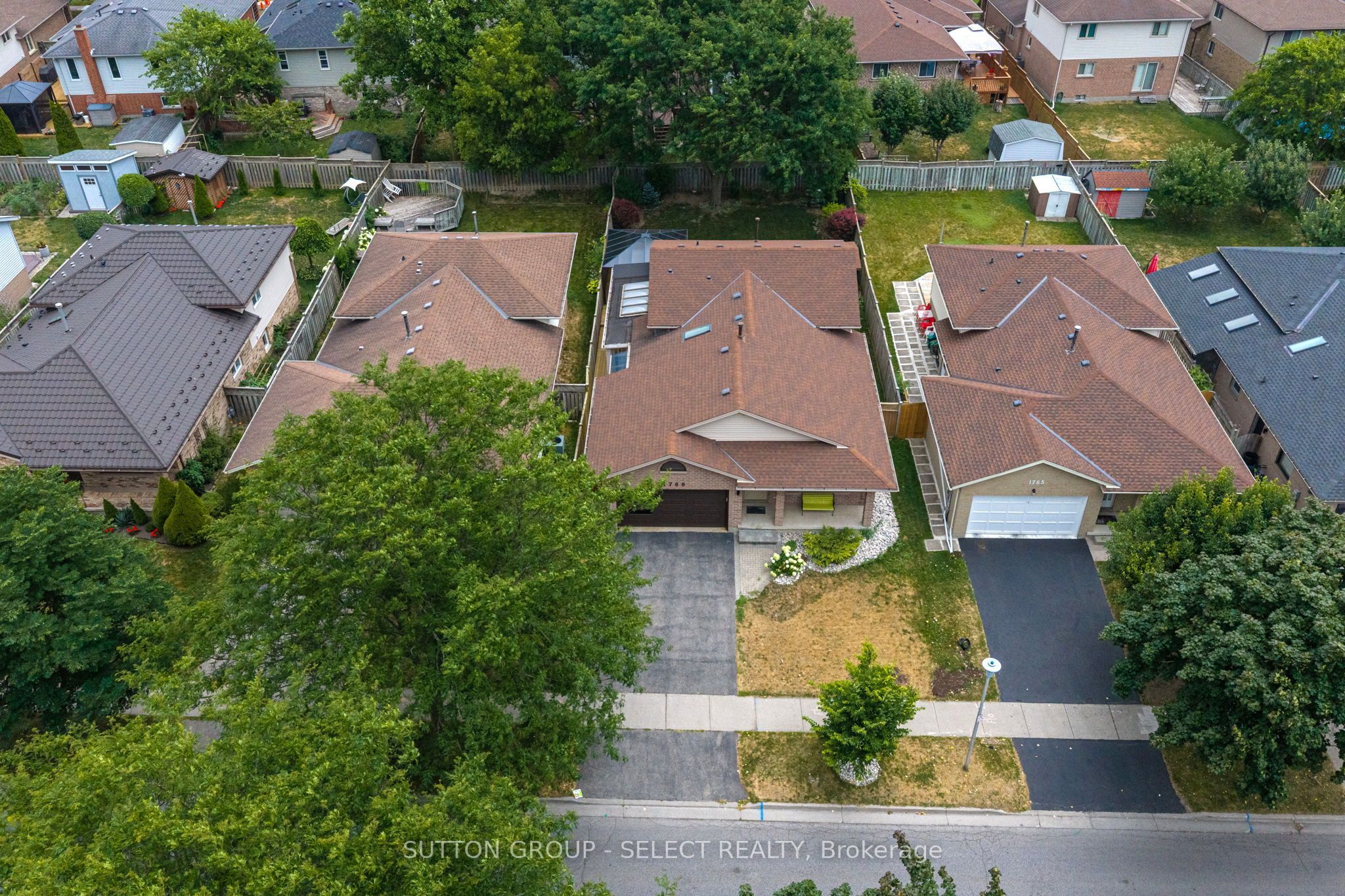 1769 Jalna Boulevard Property Photo 4