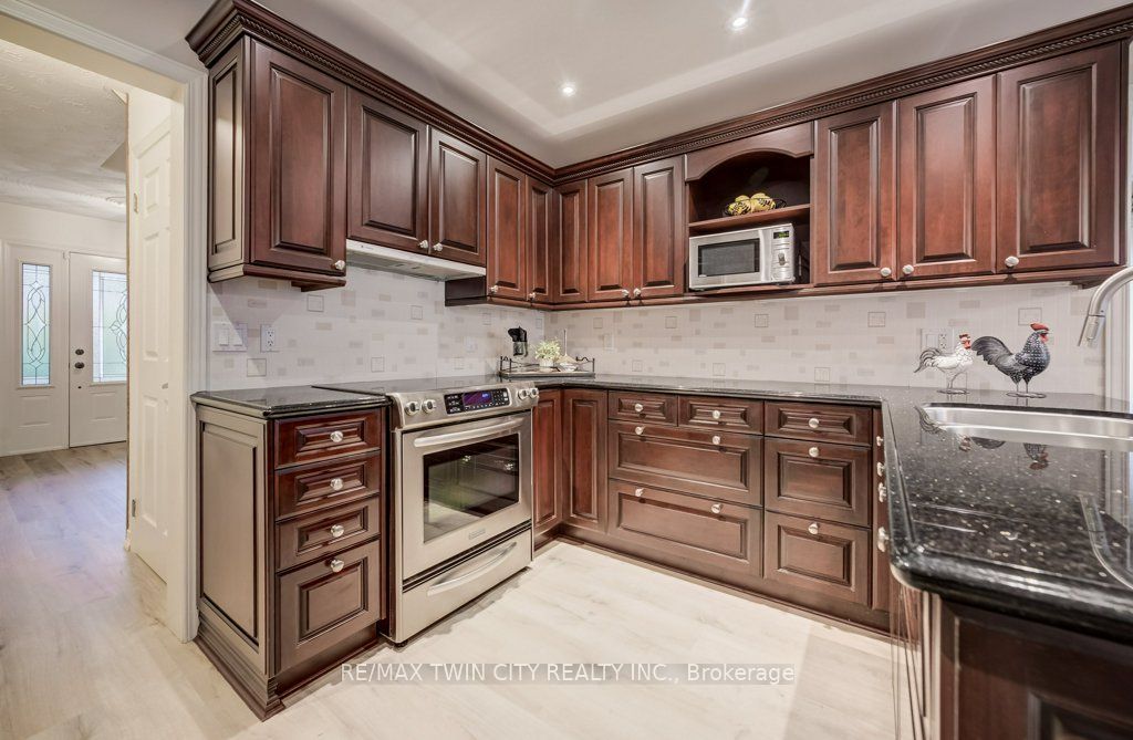449 Knightsbridge Court Property Photo 17
