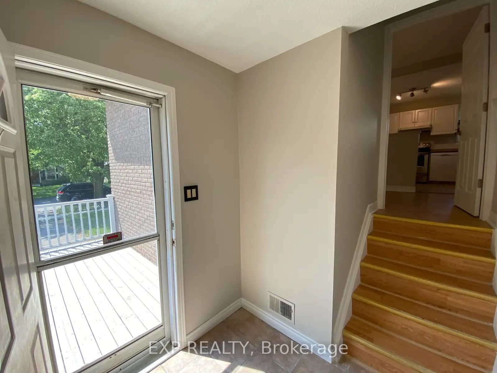 92 Leaside Drive Upper Property Photo 1