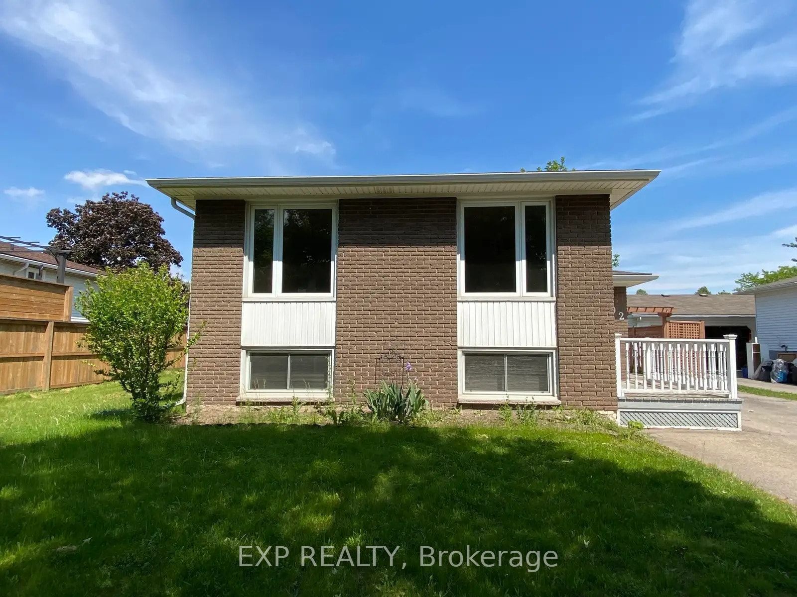92 Leaside Drive Upper Property Photo 2