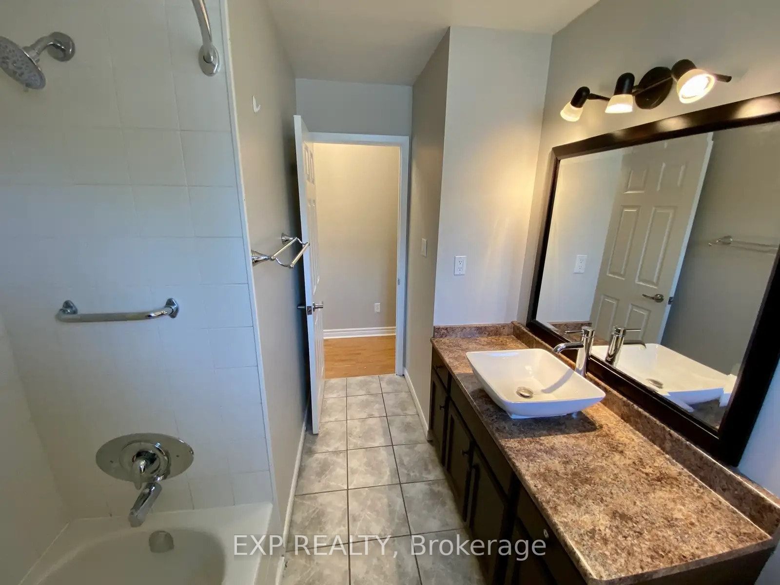 92 Leaside Drive Upper Property Photo 10