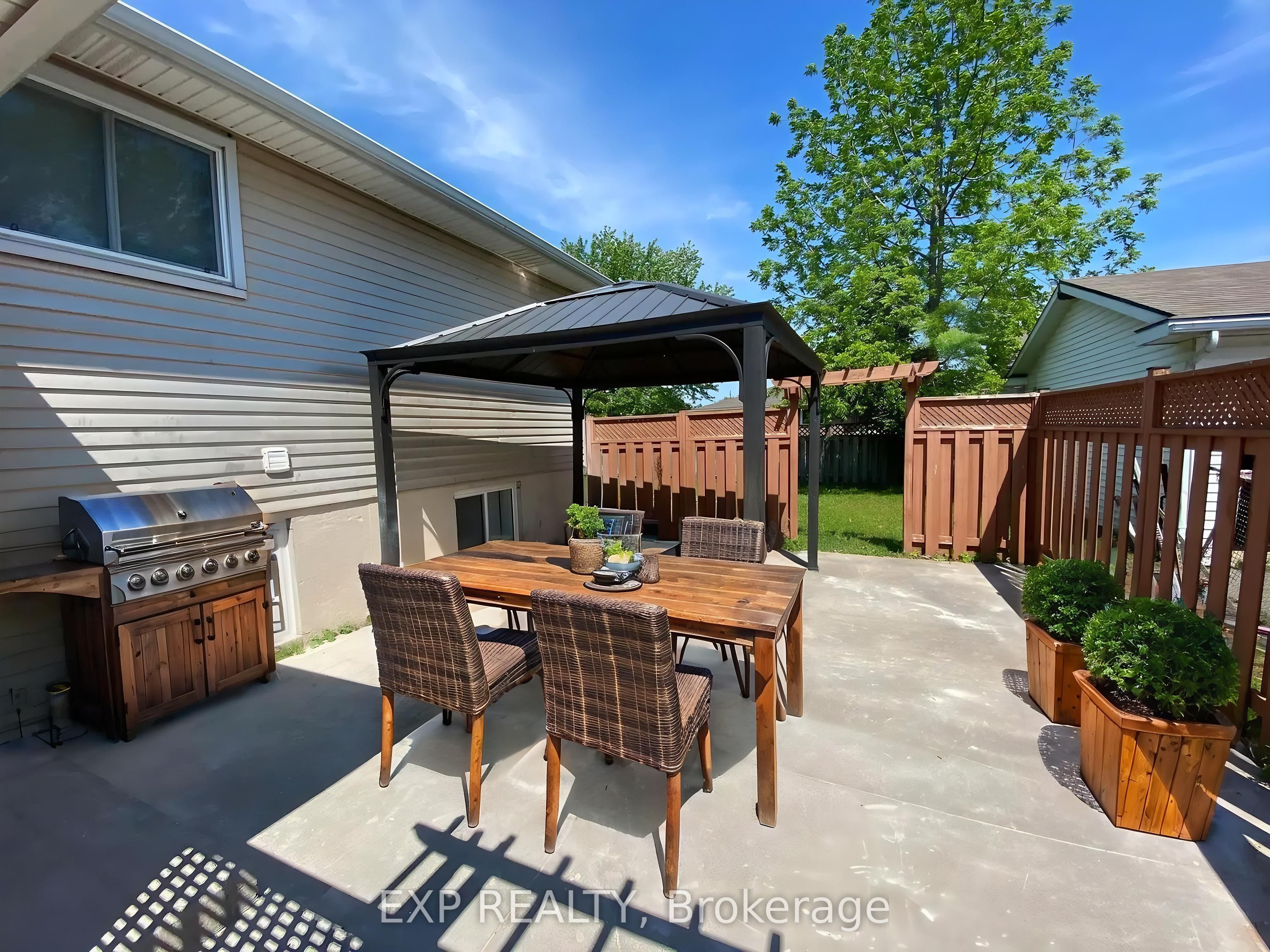 92 Leaside Drive Upper Property Photo 12