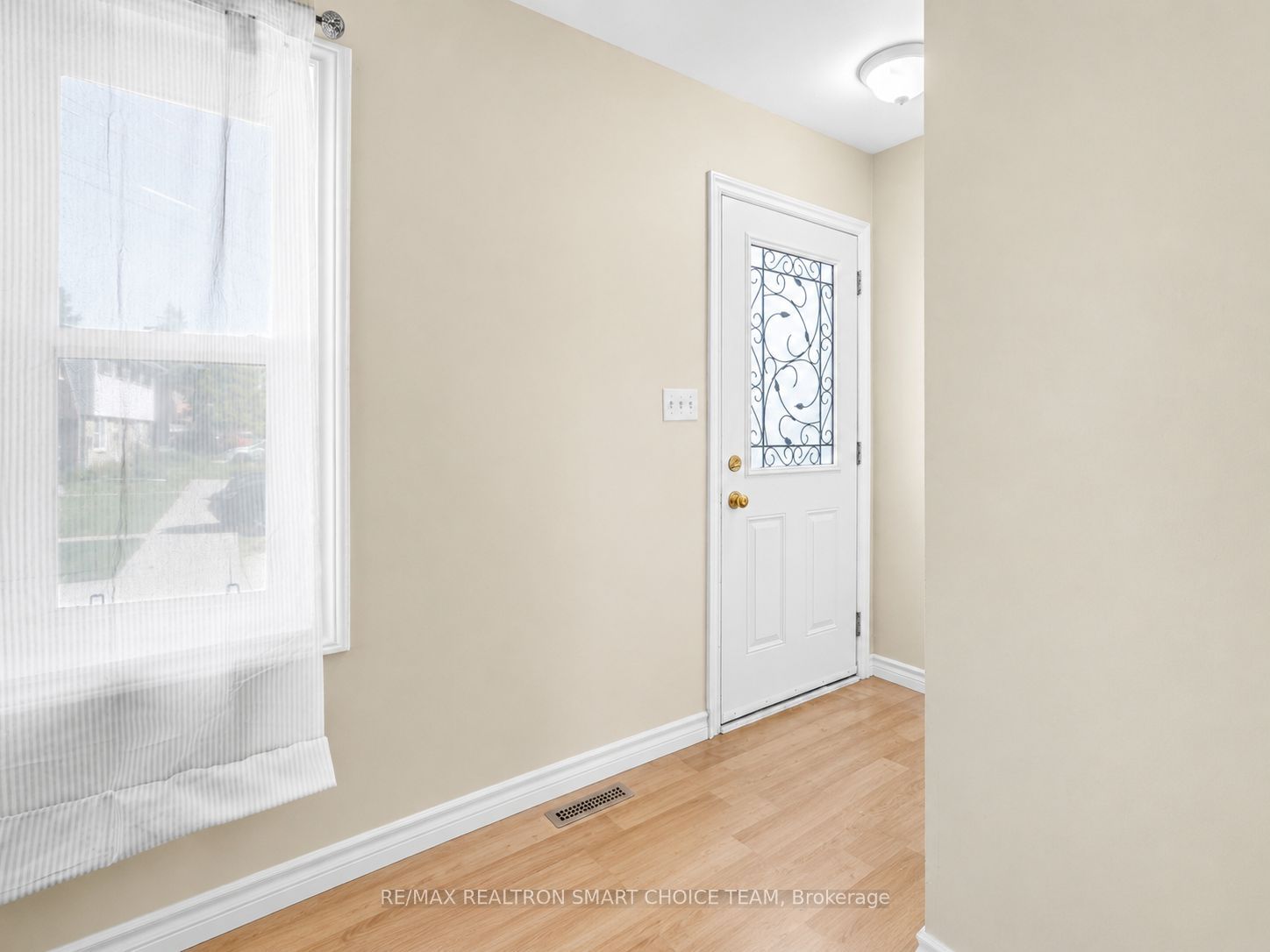 971 Oakview Avenue Property Photo 4