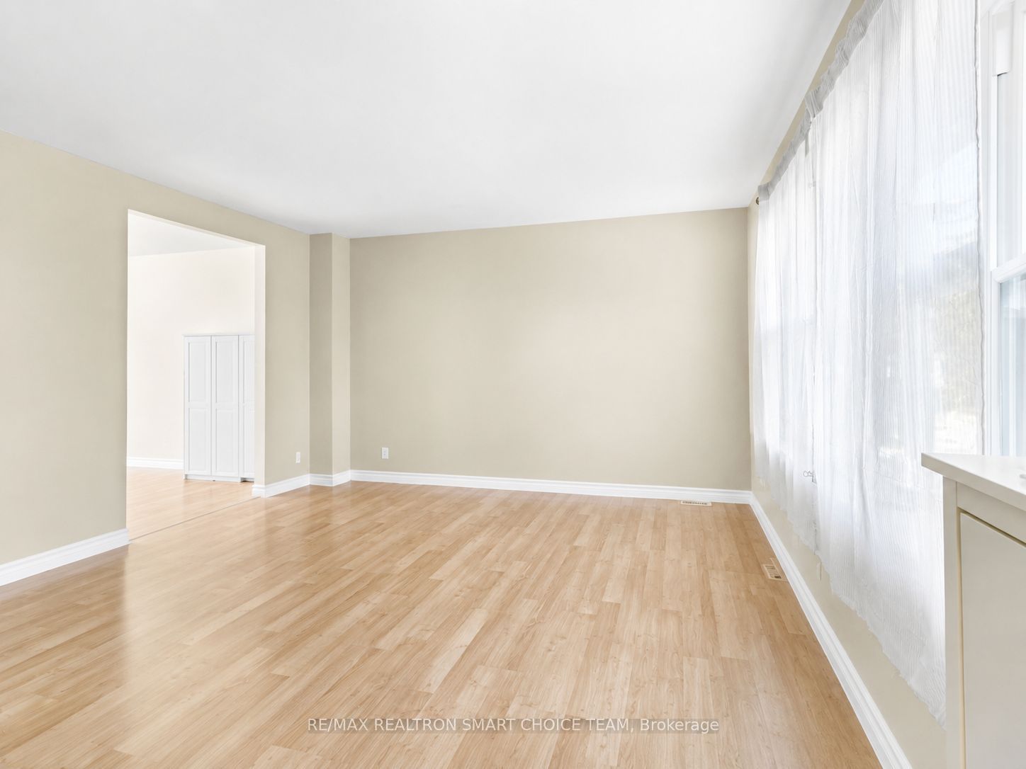 971 Oakview Avenue Property Photo 8