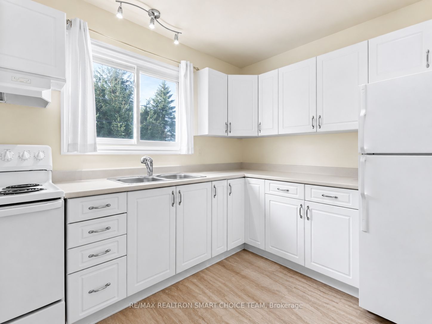 971 Oakview Avenue Property Photo 17
