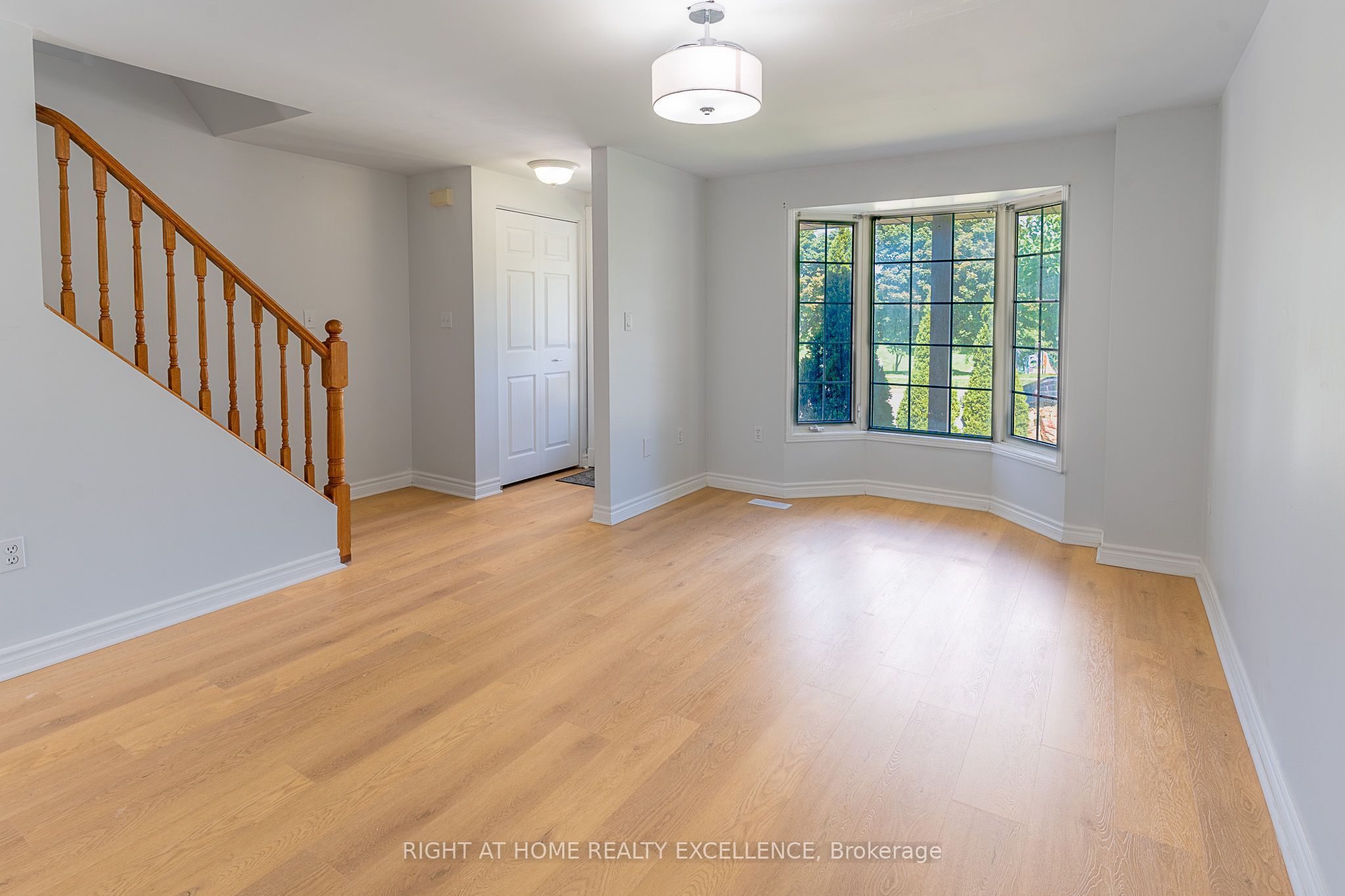 1007 Elgin Street N Property Photo 6