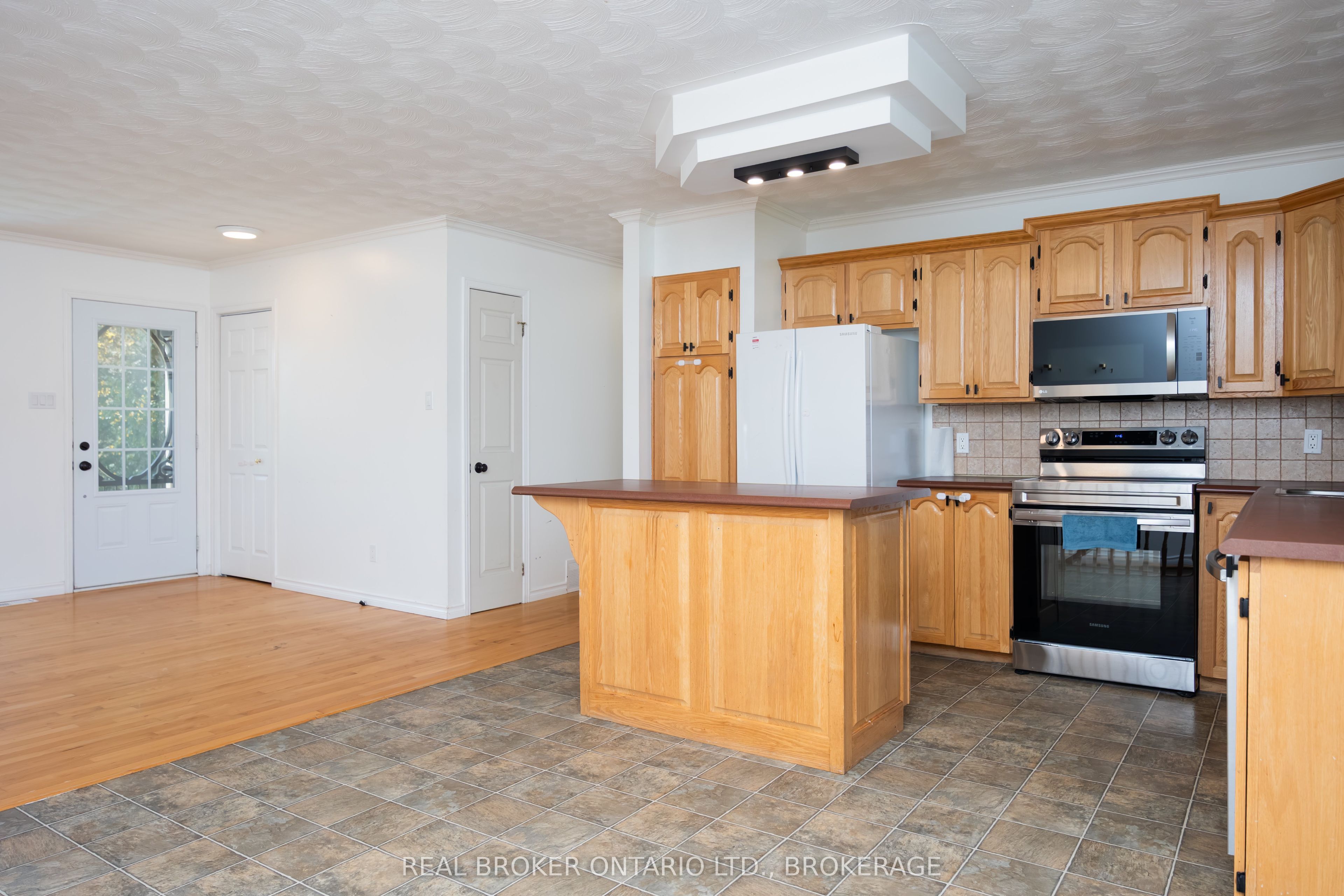 4057 Lefebvre Street Property Photo 7