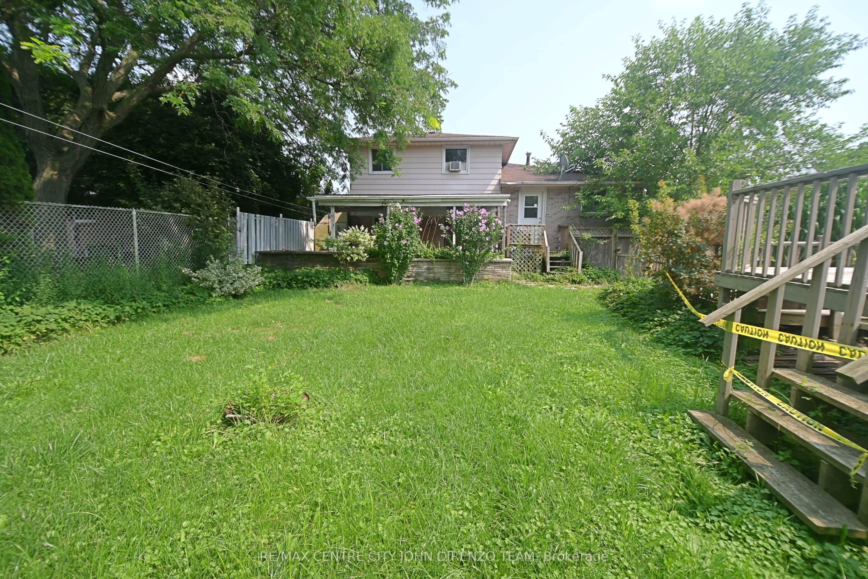 83 Confederation Drive Property Photo 2
