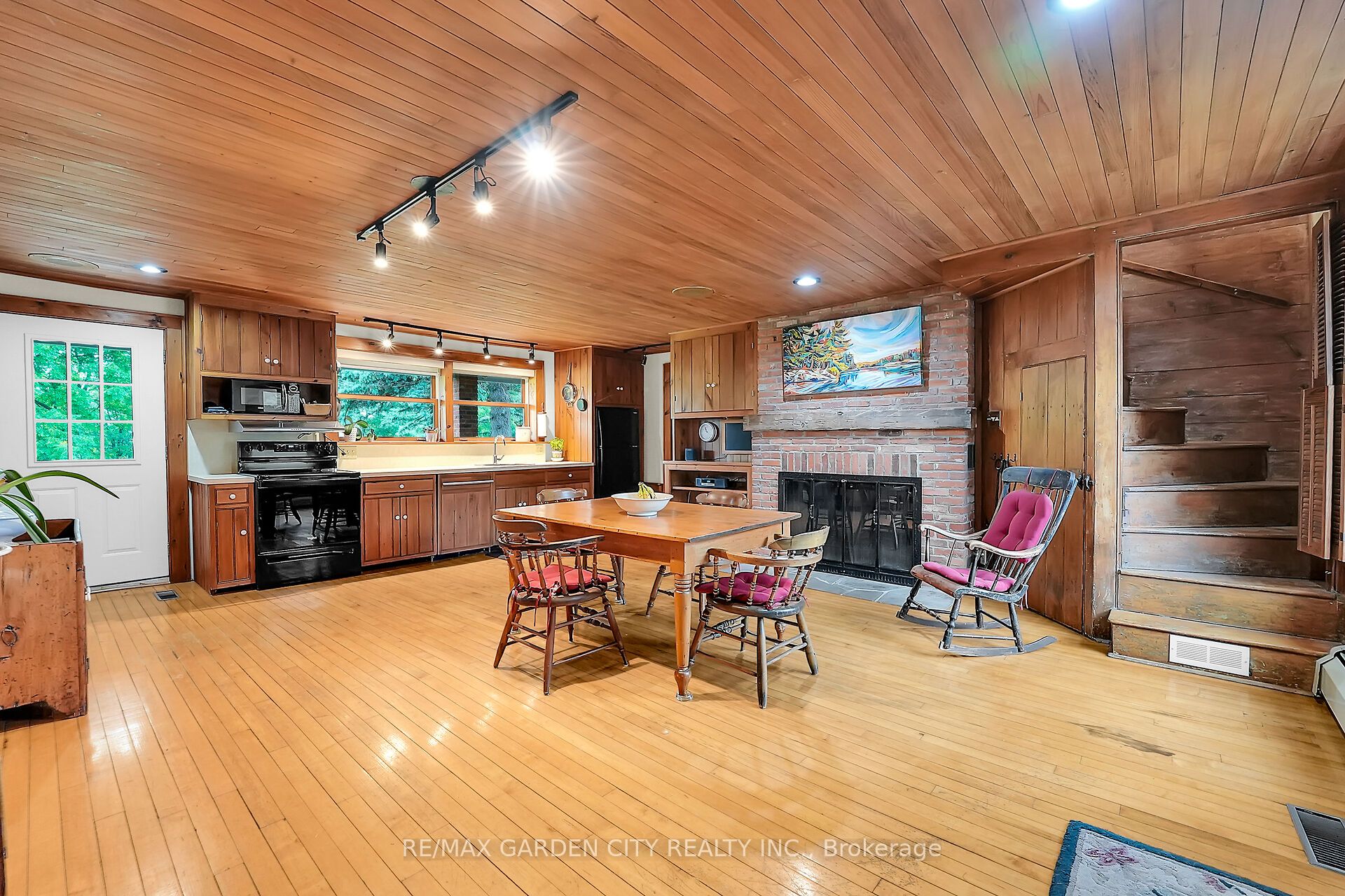 2432 Seburn Road Property Photo 16