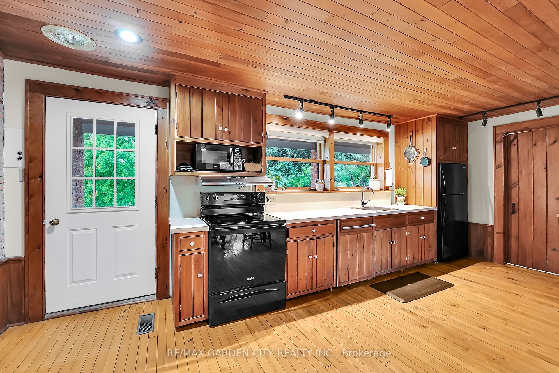 2432 Seburn Road Property Photo 17