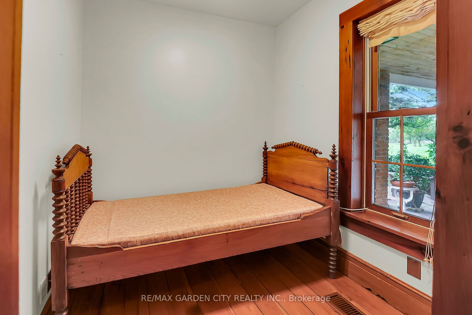 2432 Seburn Road Property Photo 18