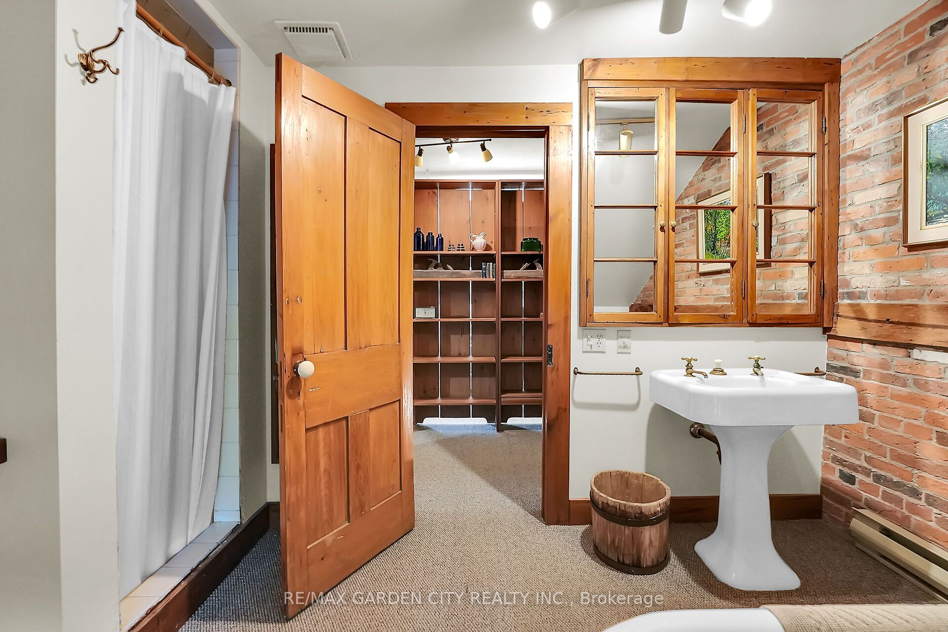 2432 Seburn Road Property Photo 27
