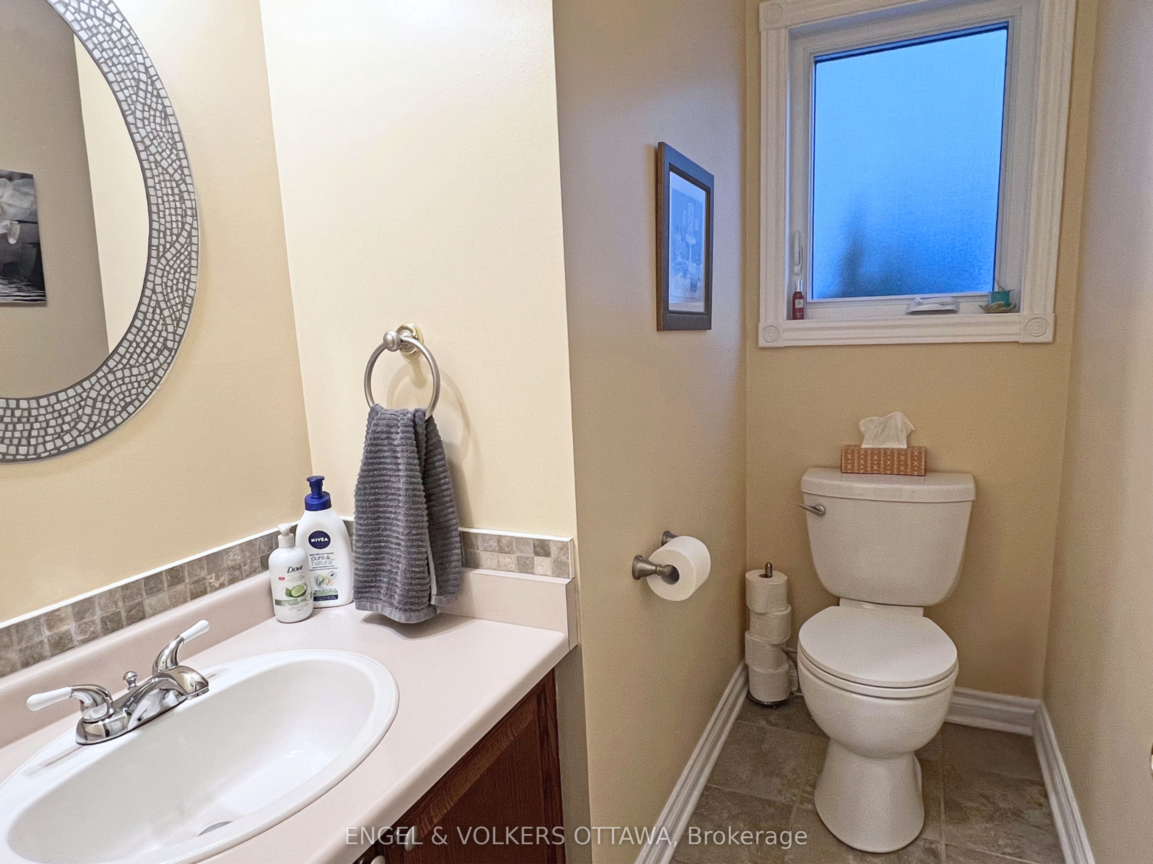 736 Hauteview Crescent Property Photo 10