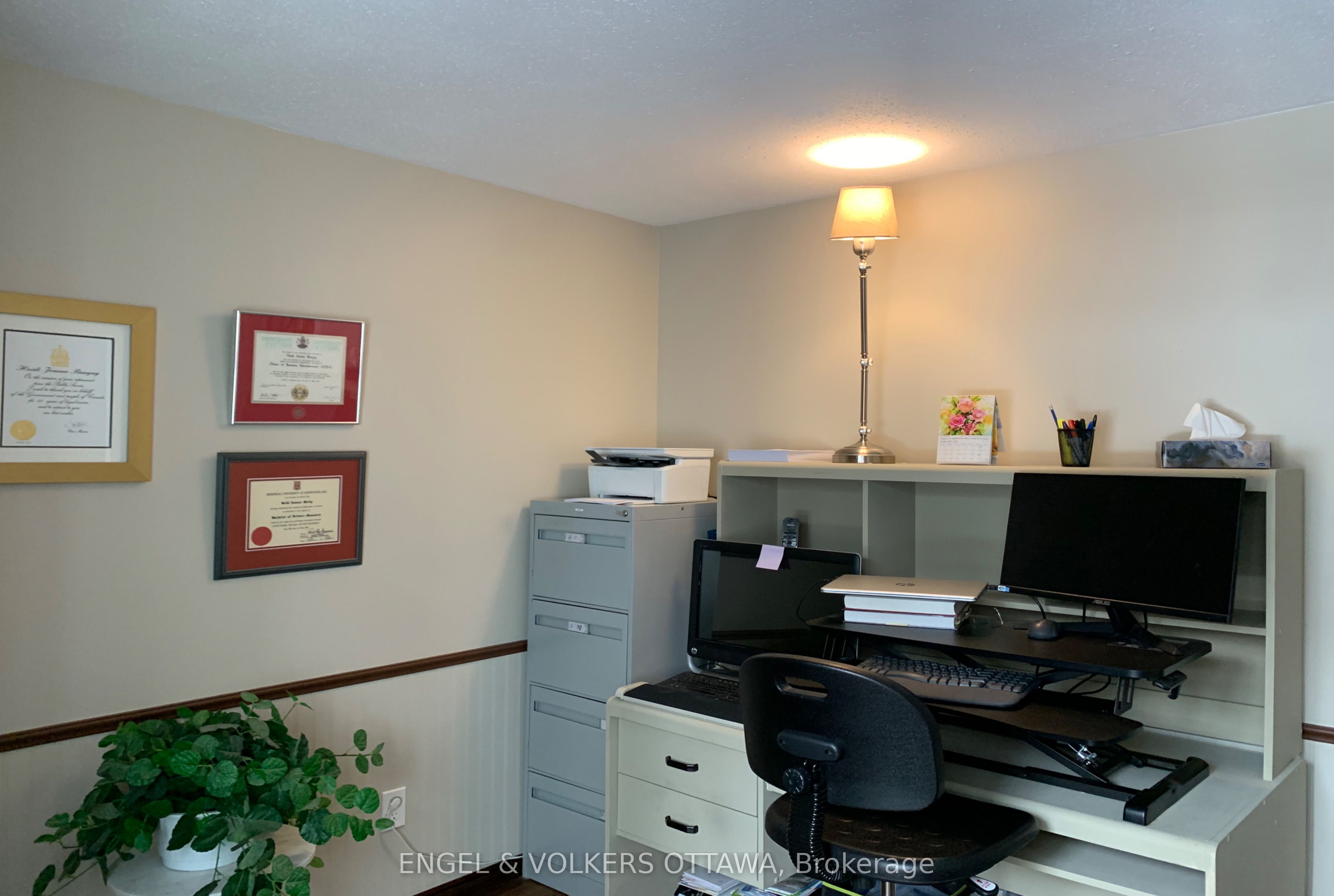 736 Hauteview Crescent Property Photo 11