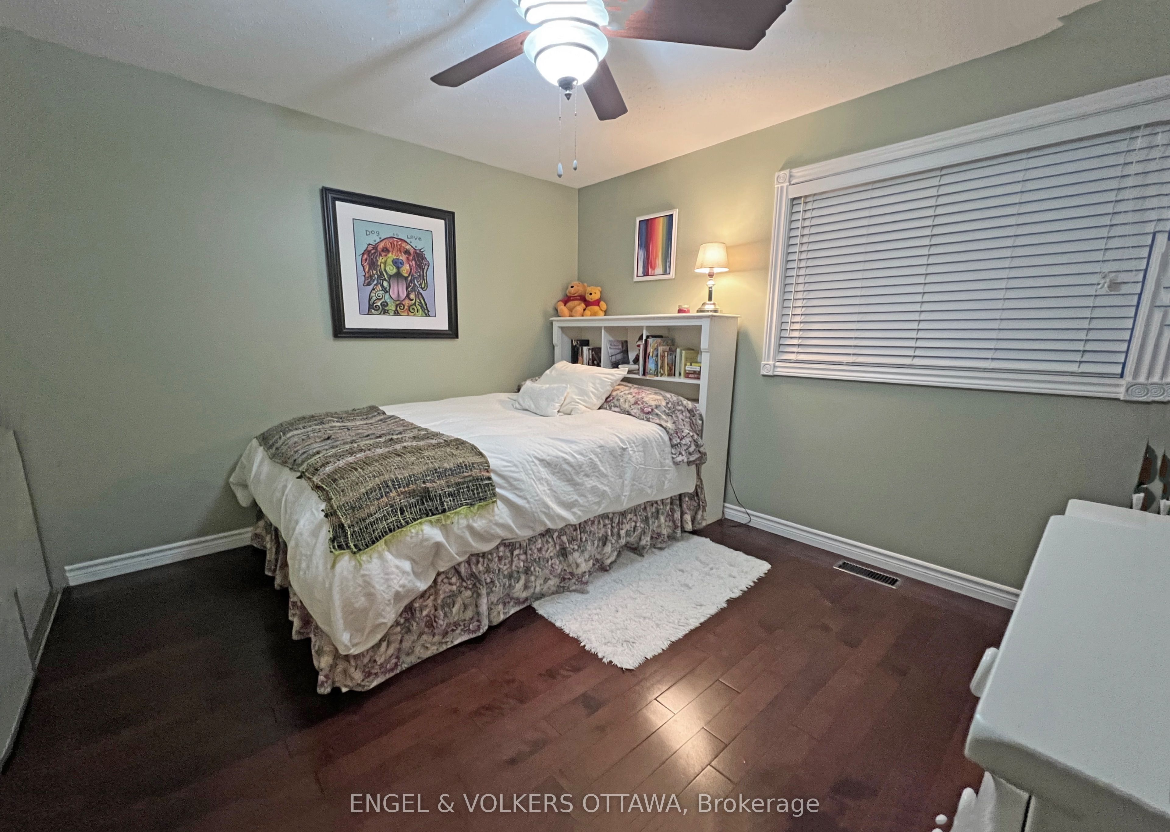 736 Hauteview Crescent Property Photo 19