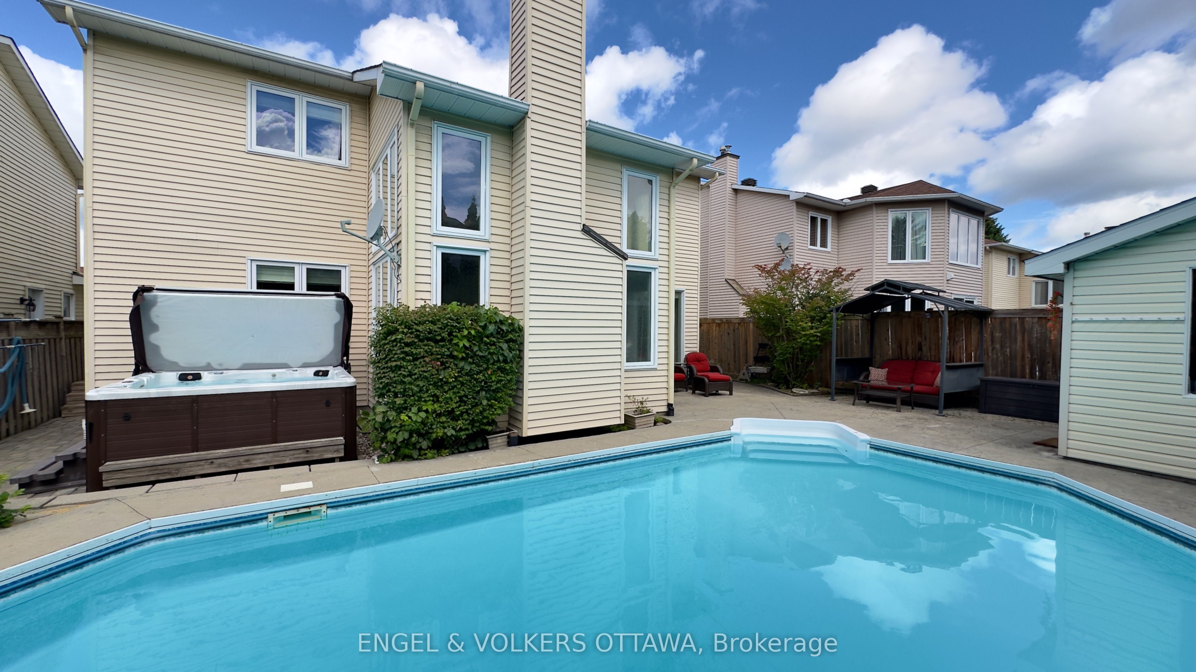 736 Hauteview Crescent Property Photo 22