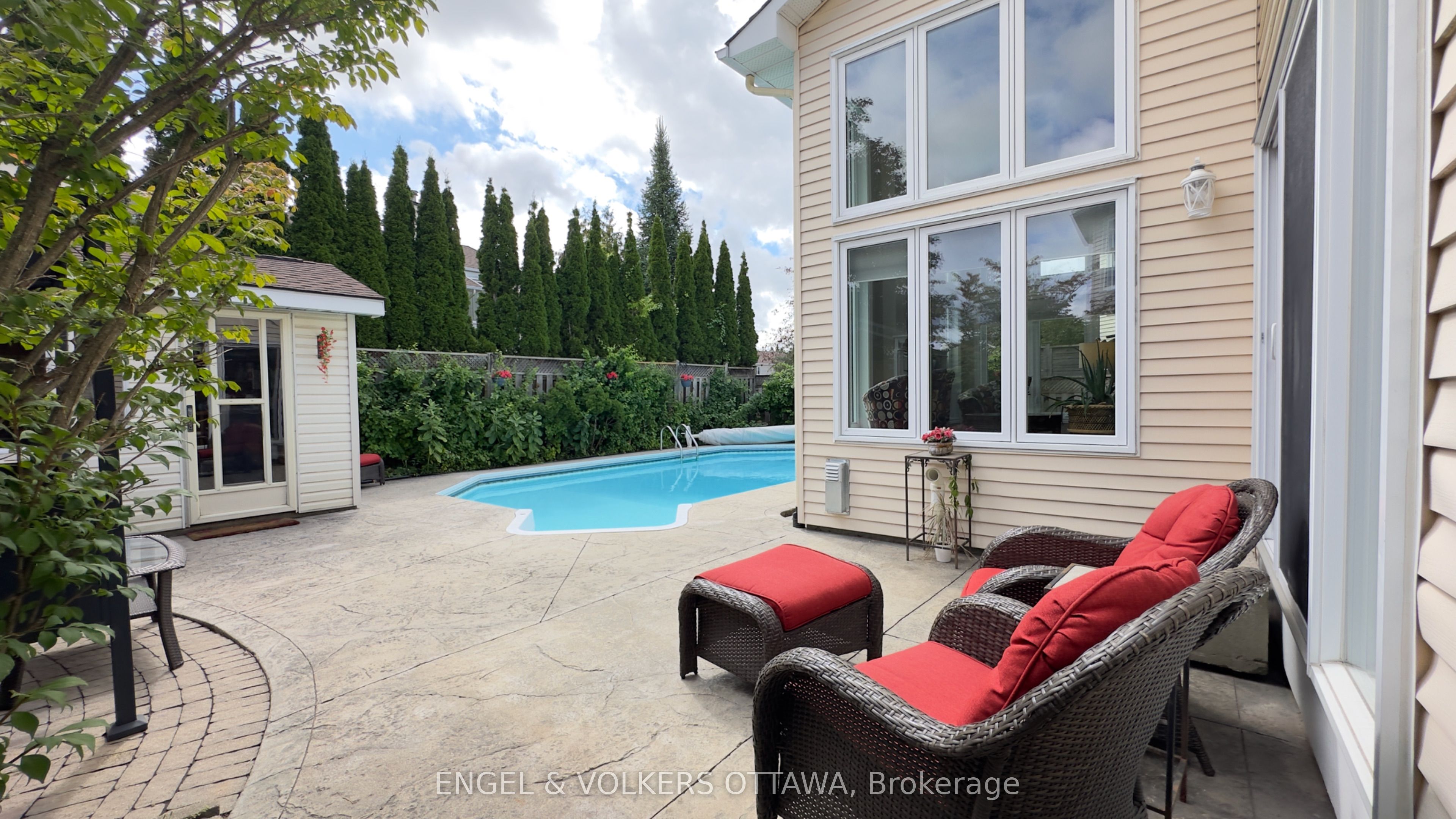 736 Hauteview Crescent Property Photo 24