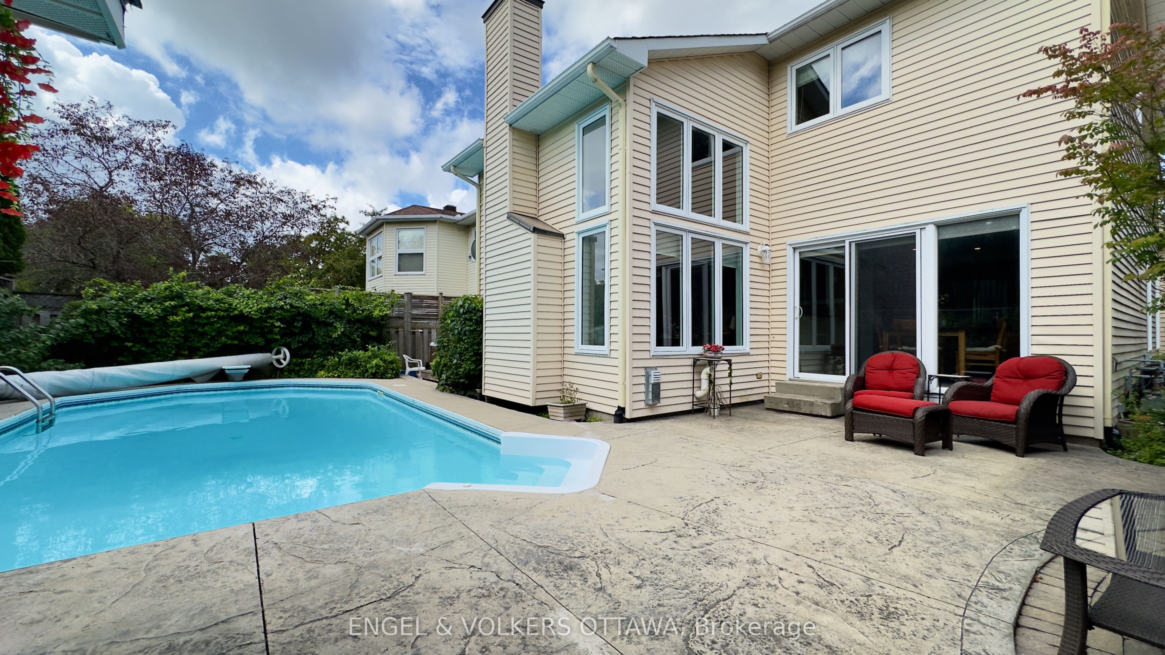 736 Hauteview Crescent Property Photo 25