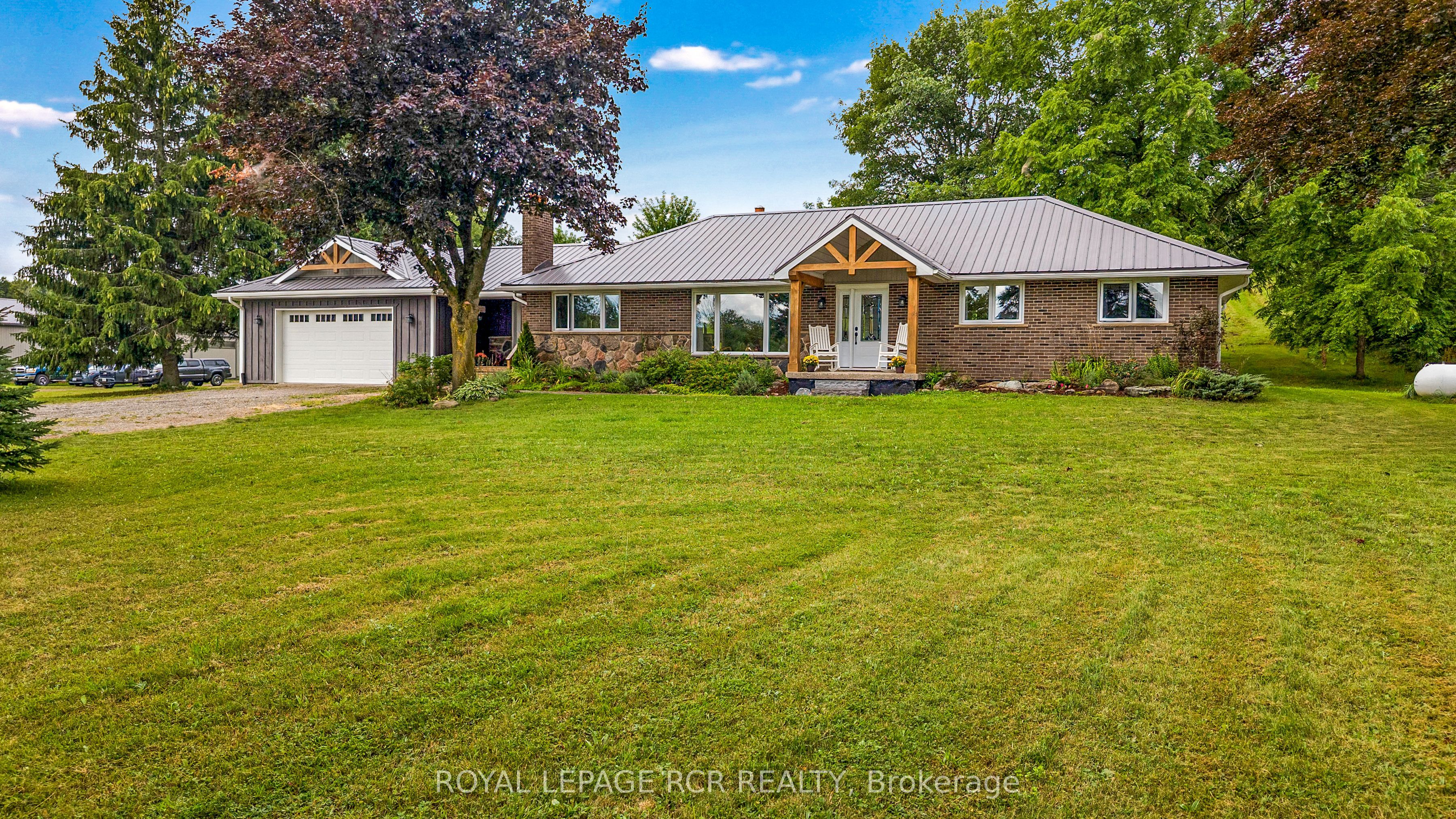716300 1st Line E Property Photo 1