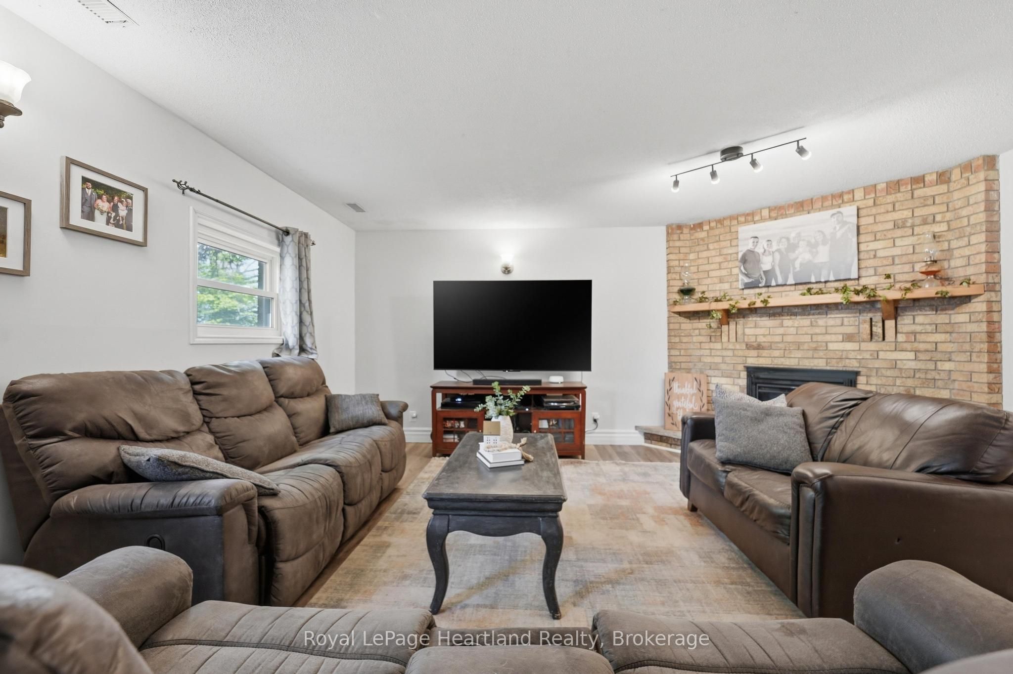 36589 Dunlop Drive Property Photo 24