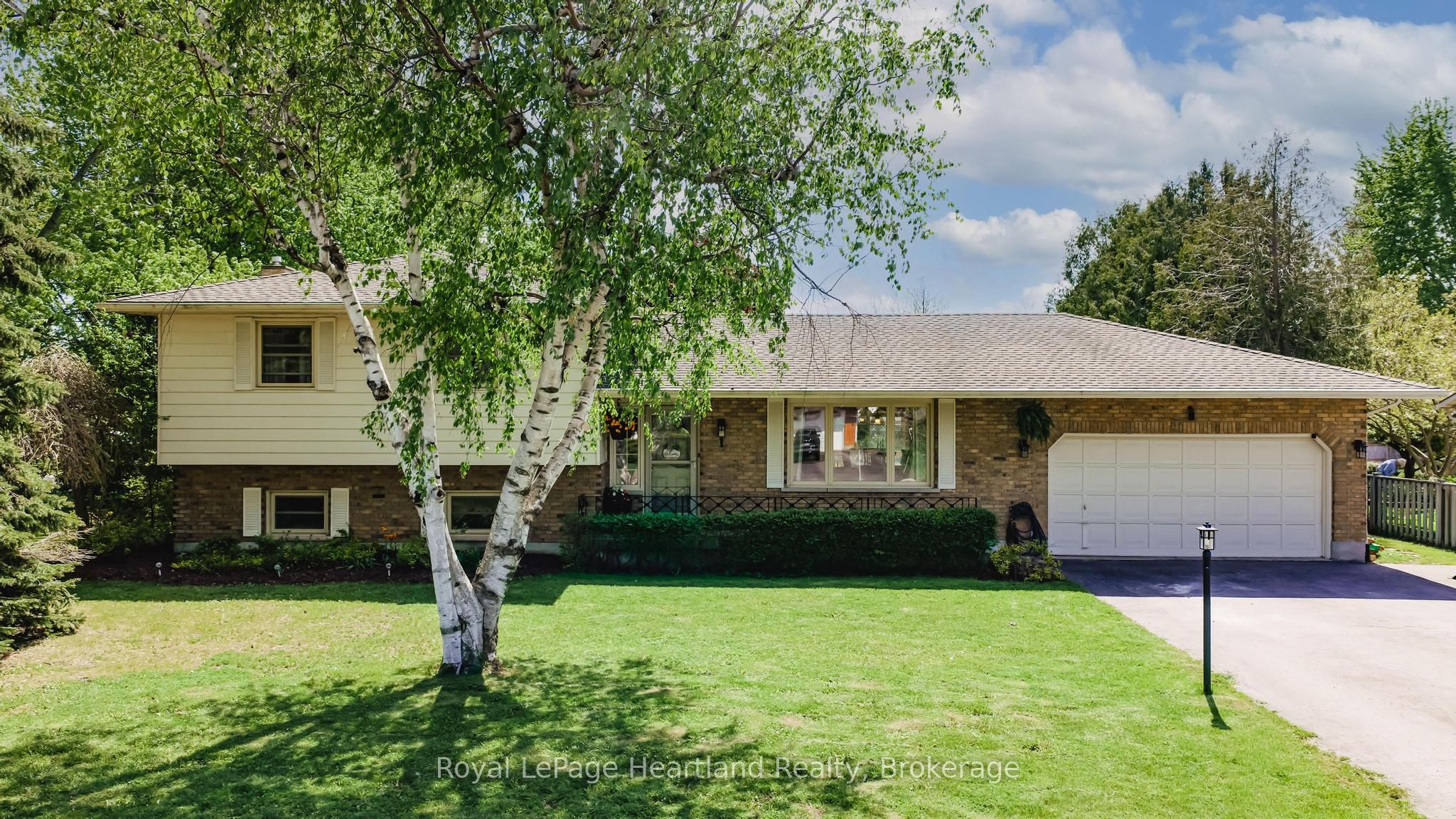36589 Dunlop Drive Property Photo 38