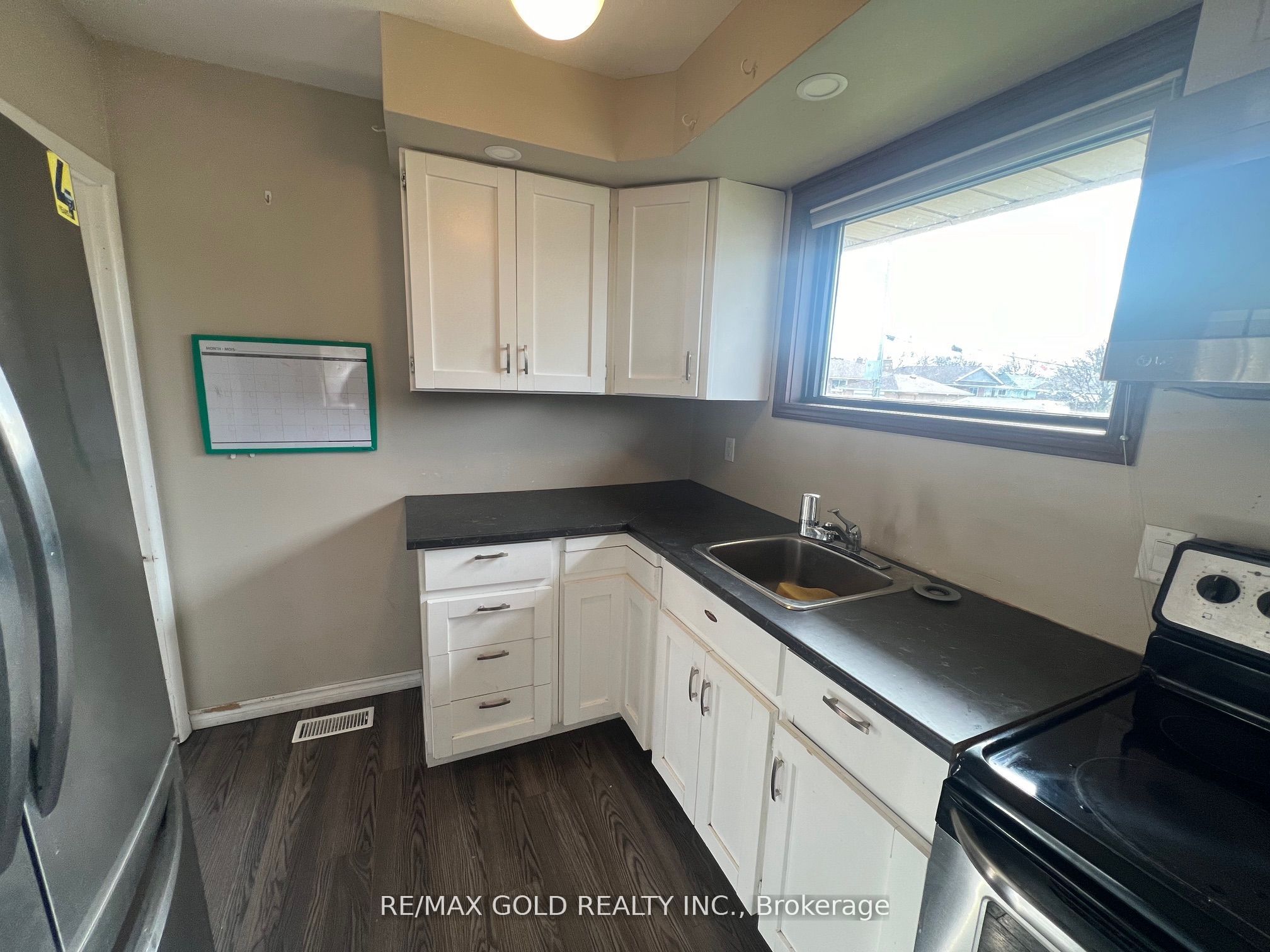 979 Wellington Street Property Photo 10