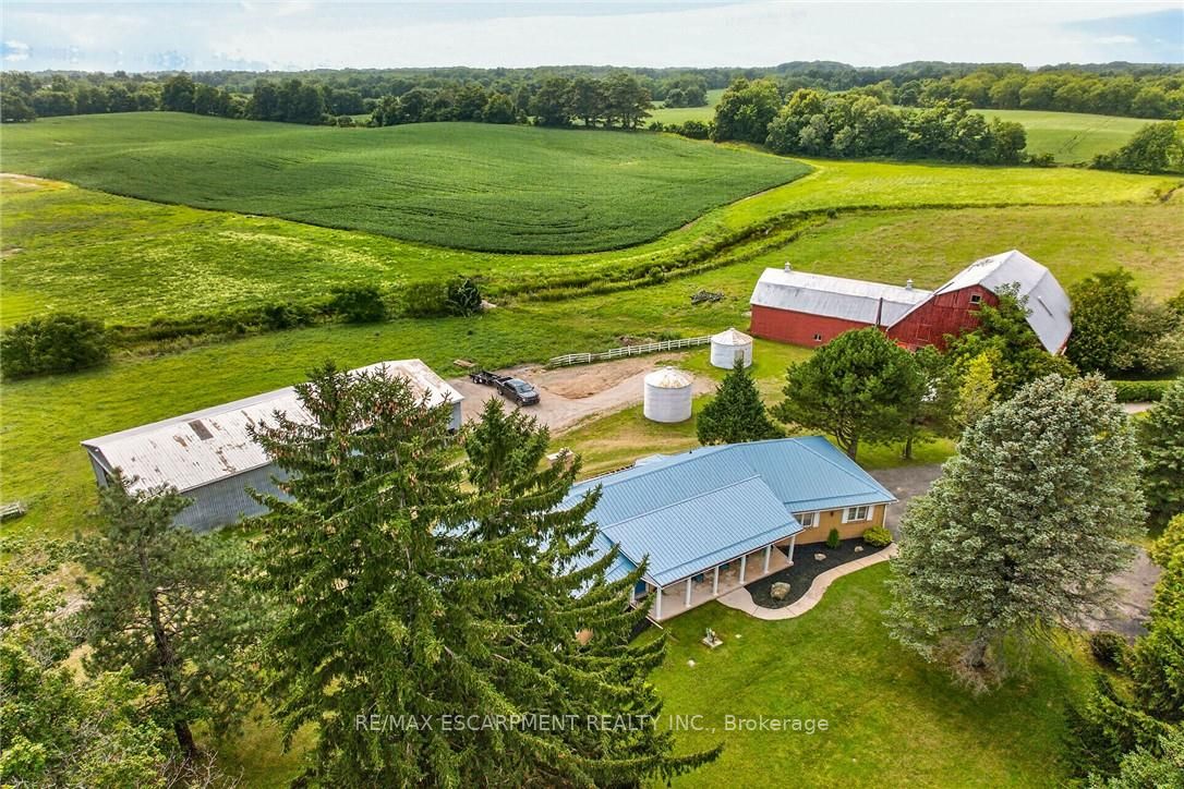 7011 Dickenson Road E Property Photo 2