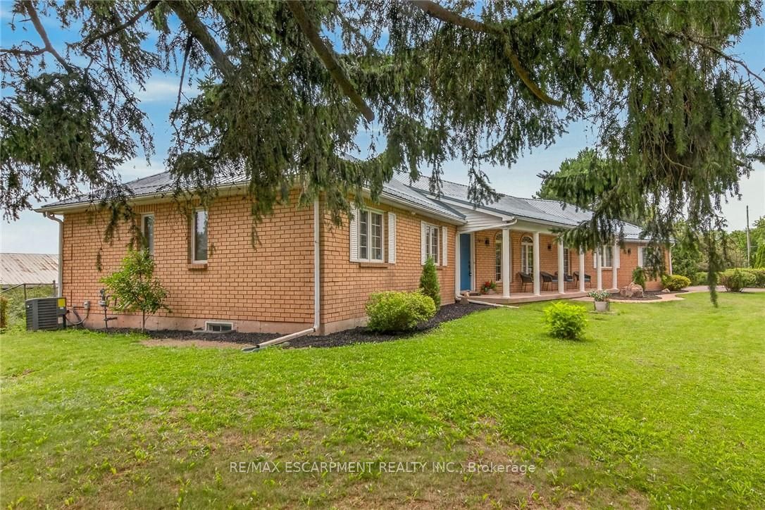 7011 Dickenson Road E Property Photo 6