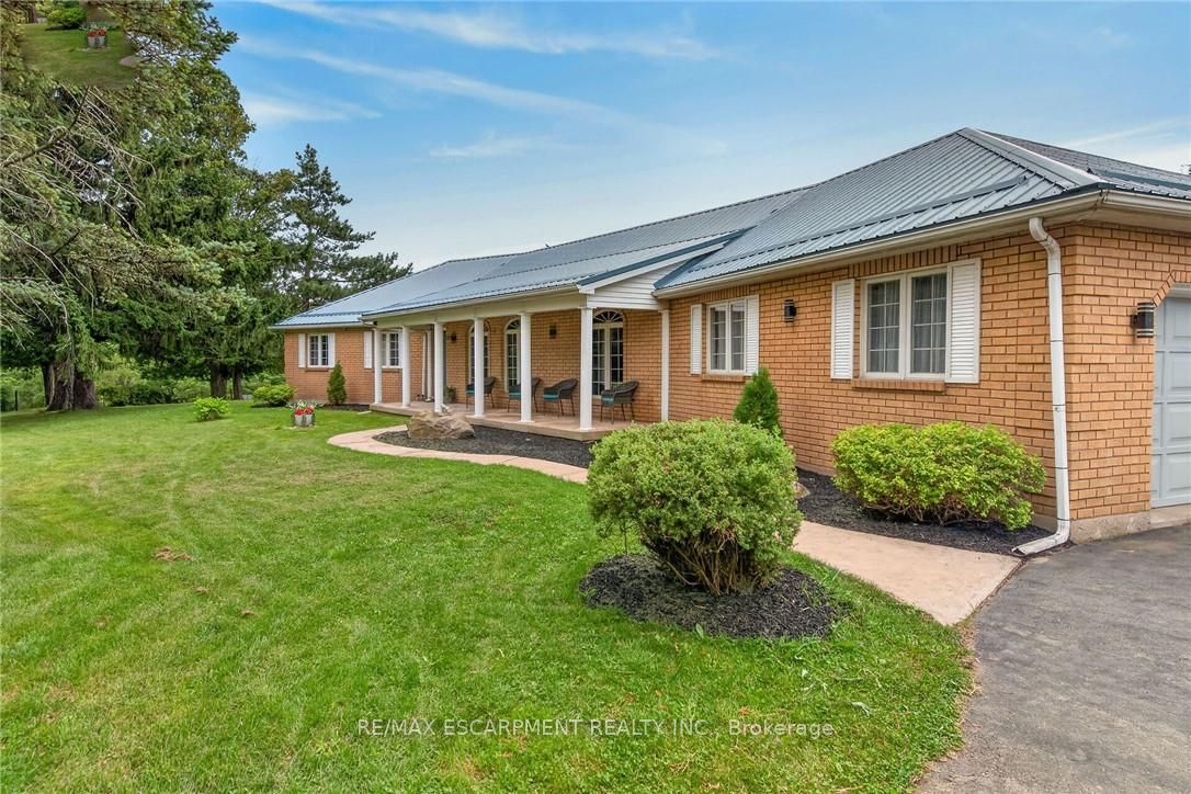 7011 Dickenson Road E Property Photo 7