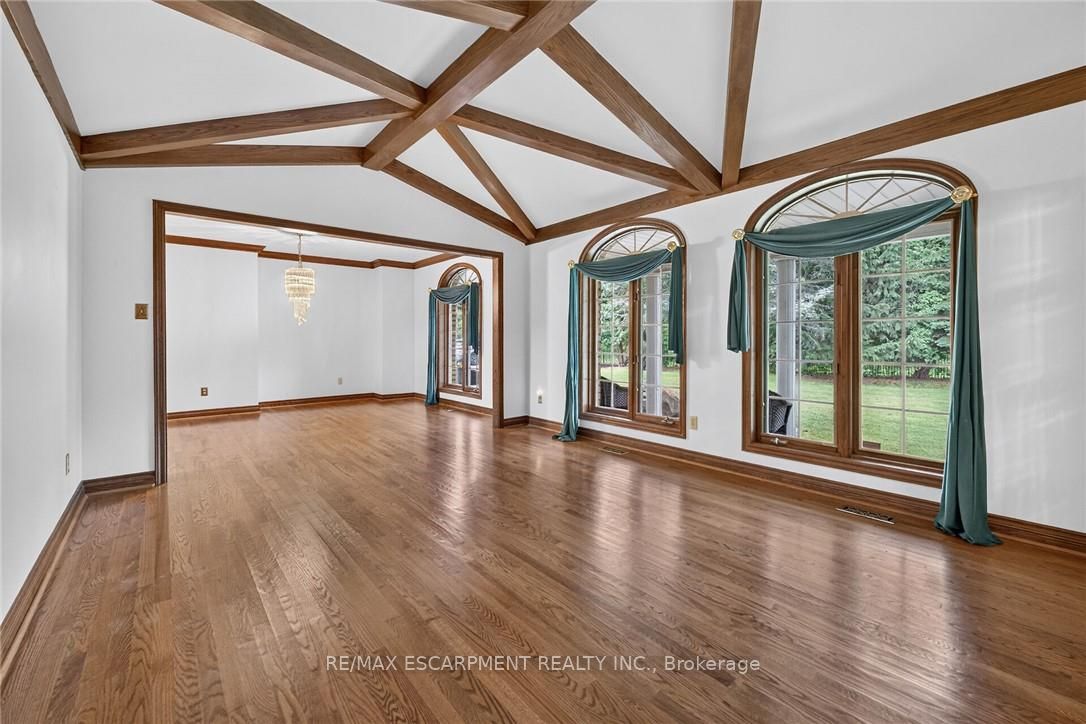 7011 Dickenson Road E Property Photo 12