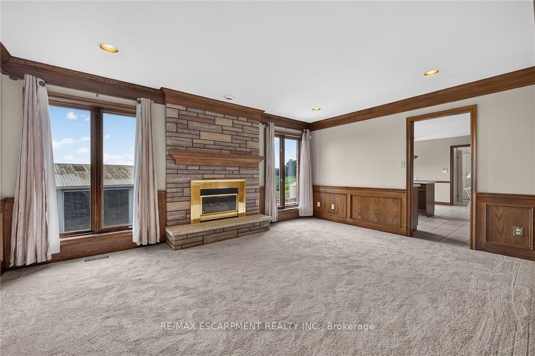 7011 Dickenson Road E Property Photo 19