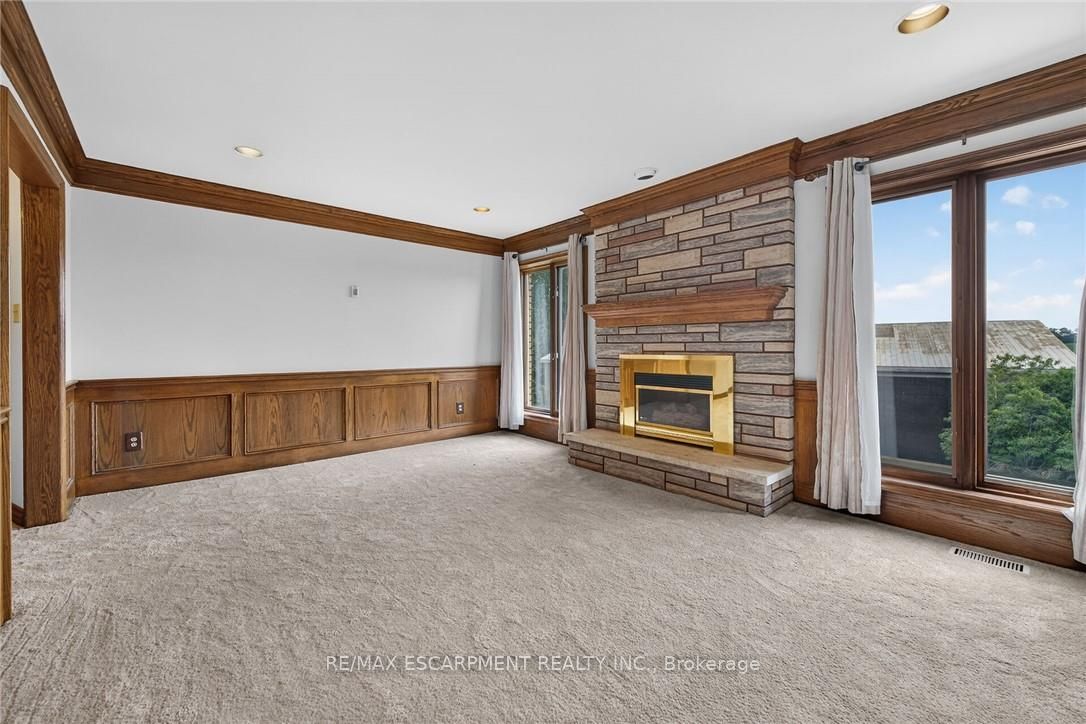 7011 Dickenson Road E Property Photo 21