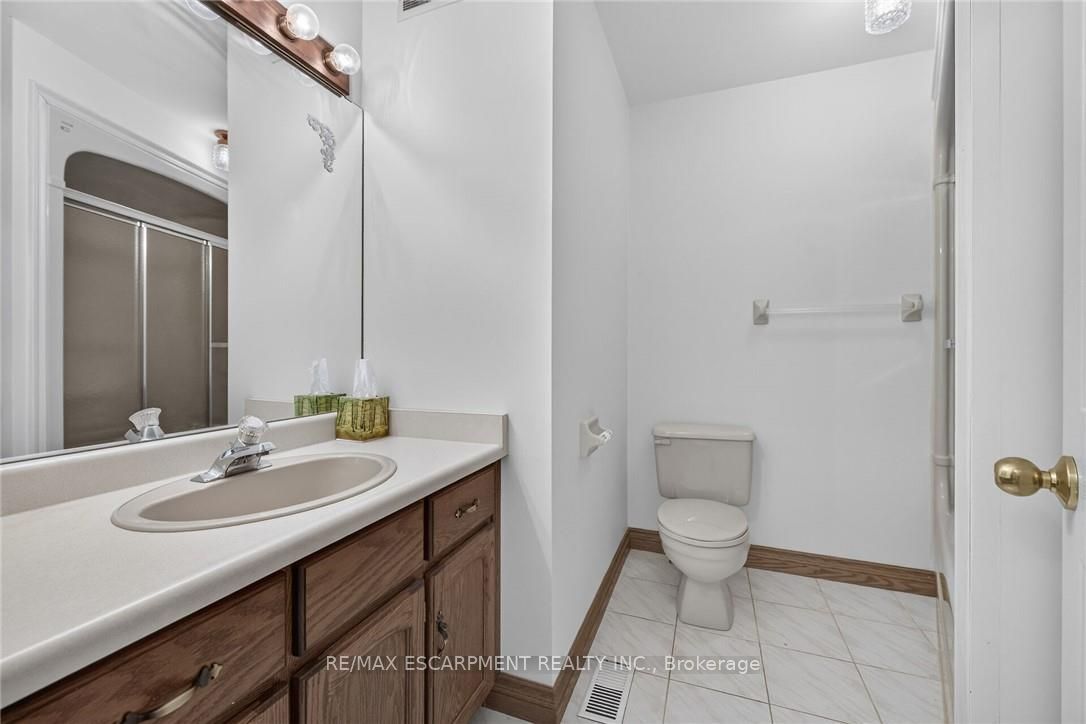 7011 Dickenson Road E Property Photo 23