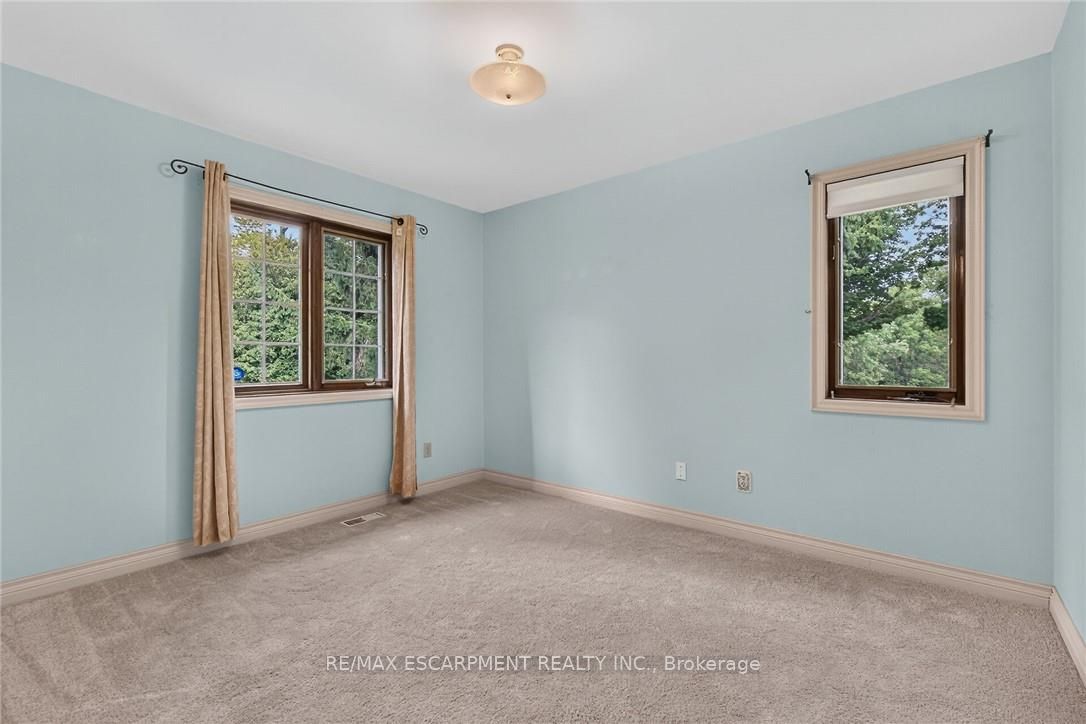 7011 Dickenson Road E Property Photo 24