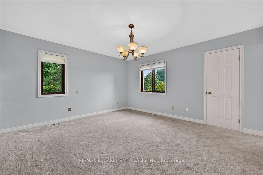 7011 Dickenson Road E Property Photo 25