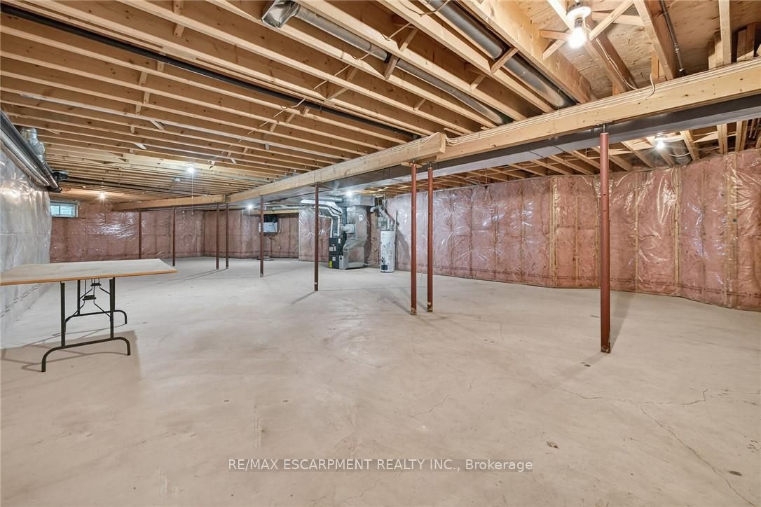 7011 Dickenson Road E Property Photo 31