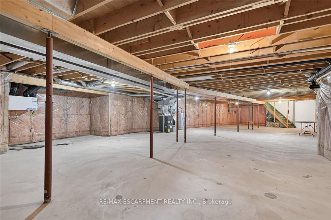 7011 Dickenson Road E Property Photo 33