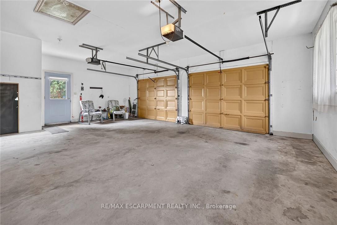 7011 Dickenson Road E Property Photo 35