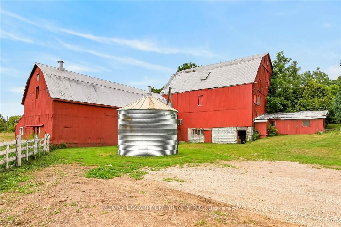7011 Dickenson Road E Property Photo 38