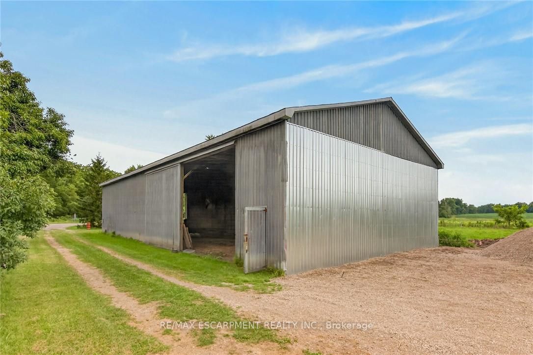 7011 Dickenson Road E Property Photo 42
