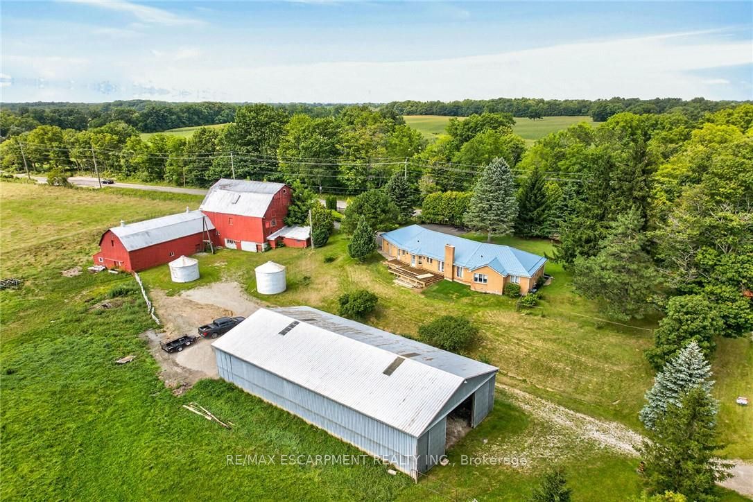 7011 Dickenson Road E Property Photo 46