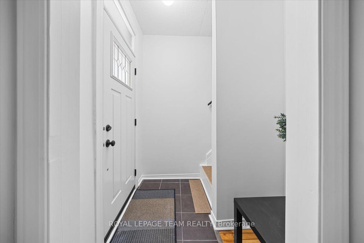 135 Upper Lorne Place Property Photo 3
