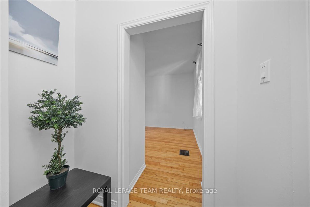 135 Upper Lorne Place Property Photo 4