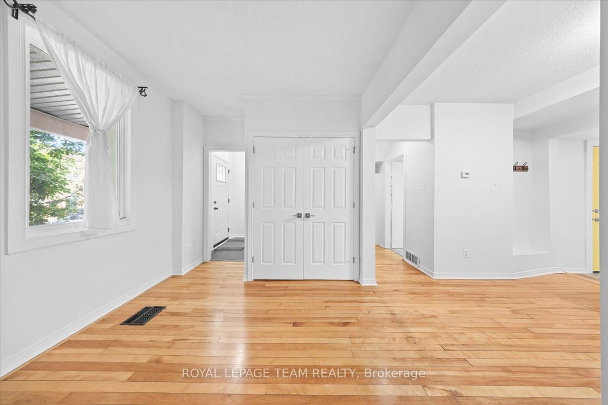 135 Upper Lorne Place Property Photo 6