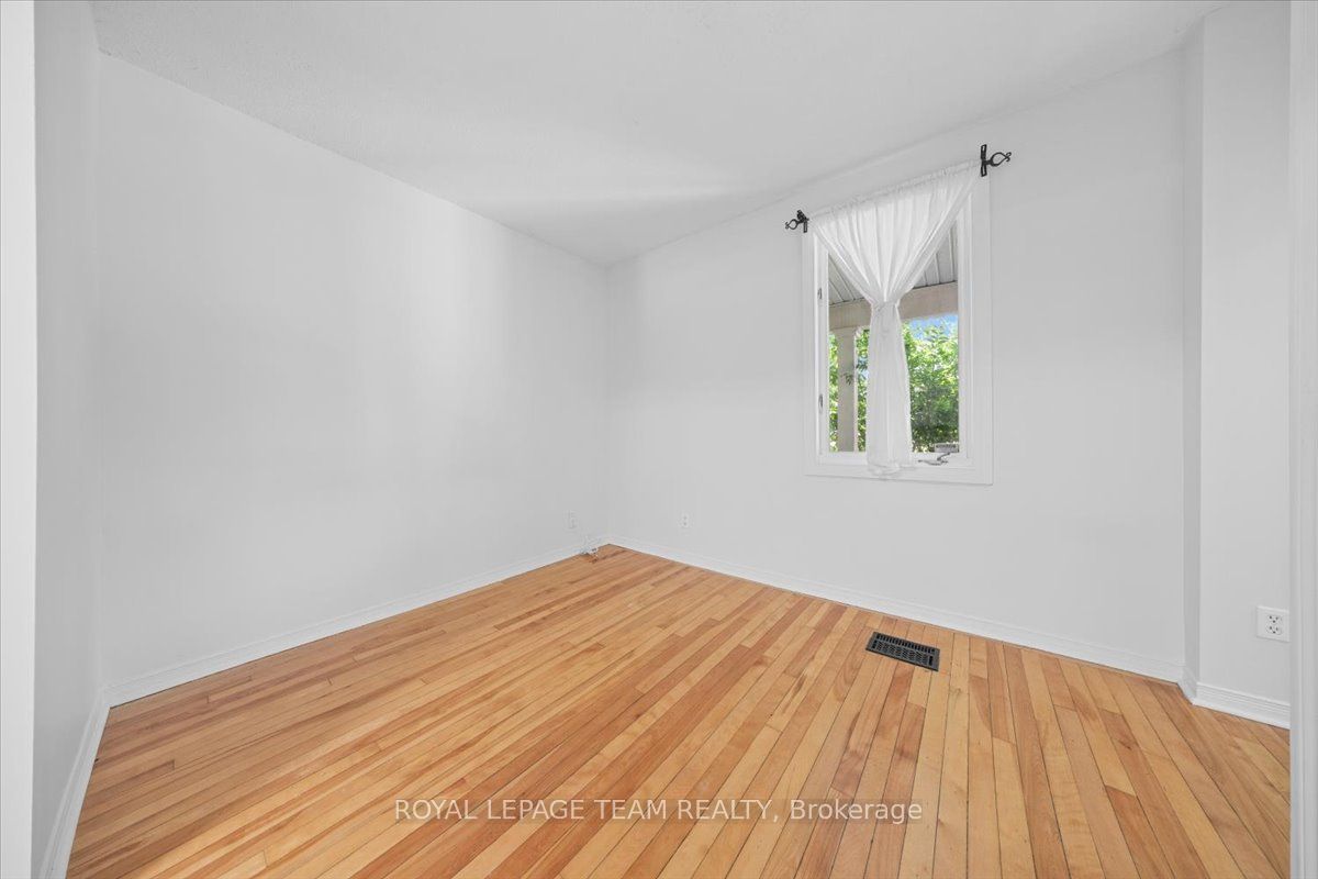 135 Upper Lorne Place Property Photo 7