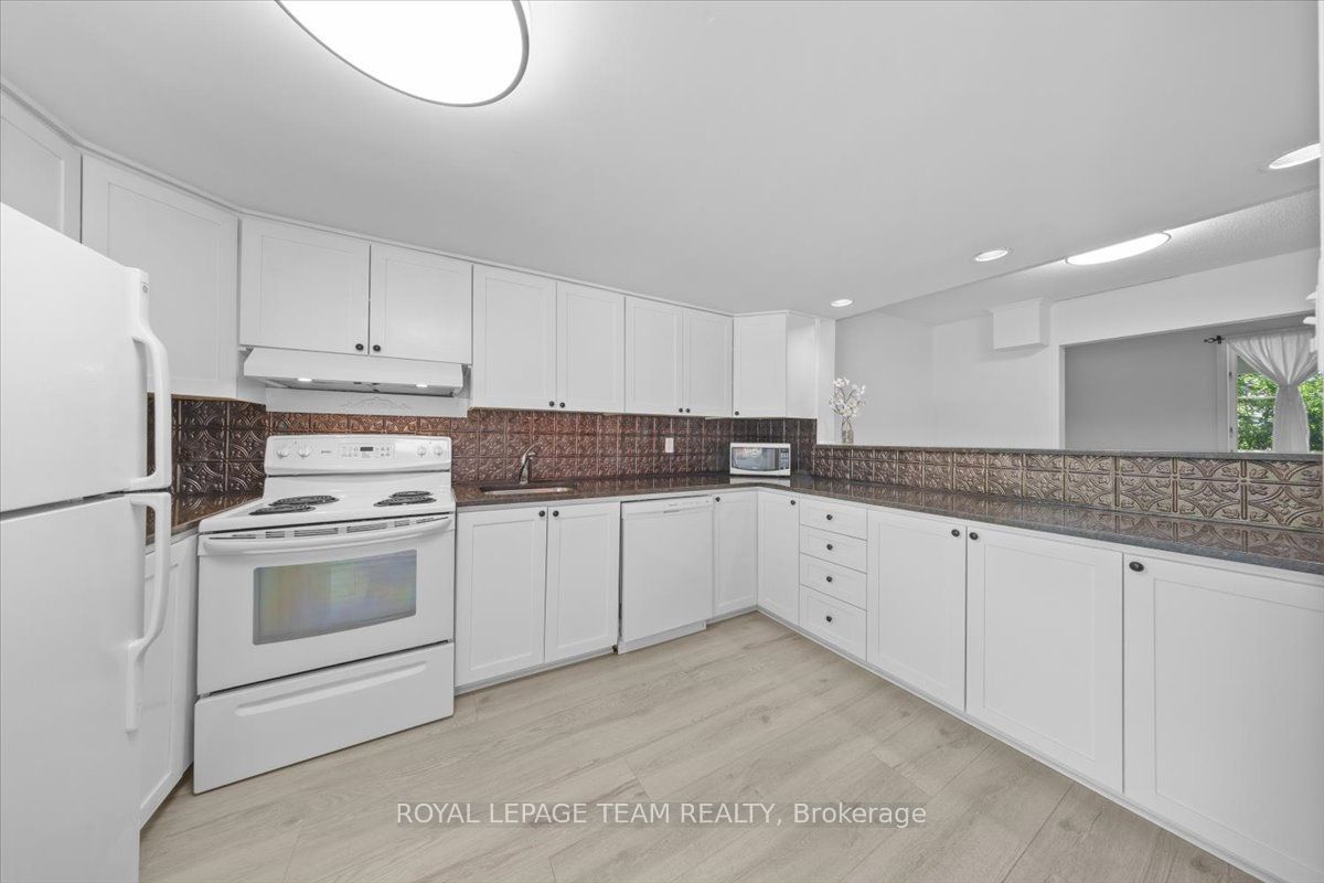 135 Upper Lorne Place Property Photo 17